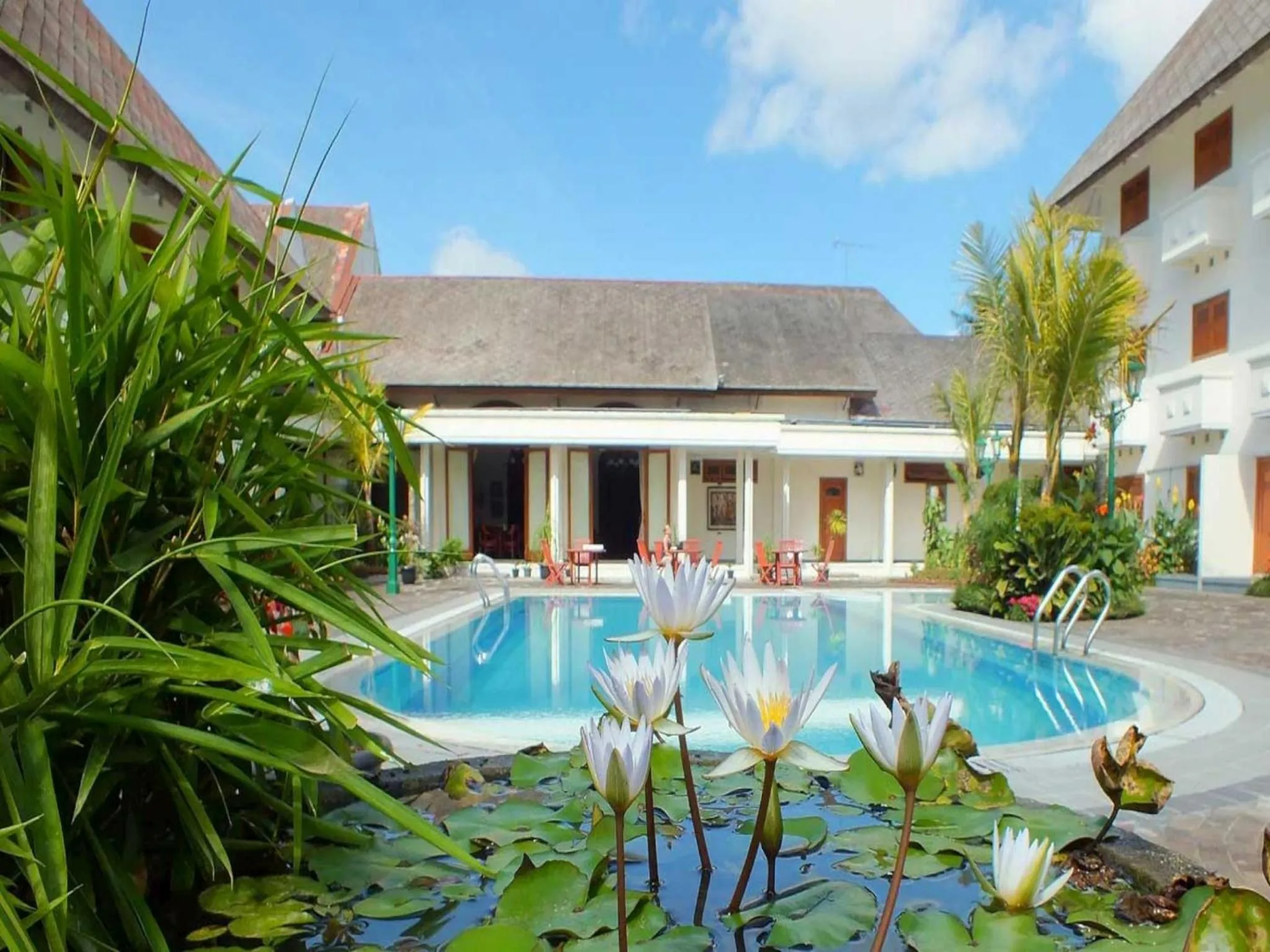 Swimming pool in Kresna Hotel