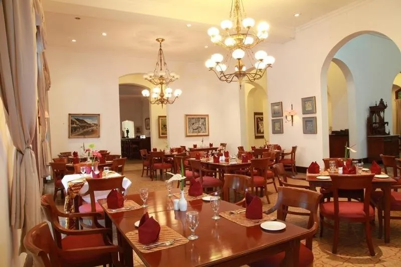 Restaurant/places to eat in Kresna Hotel