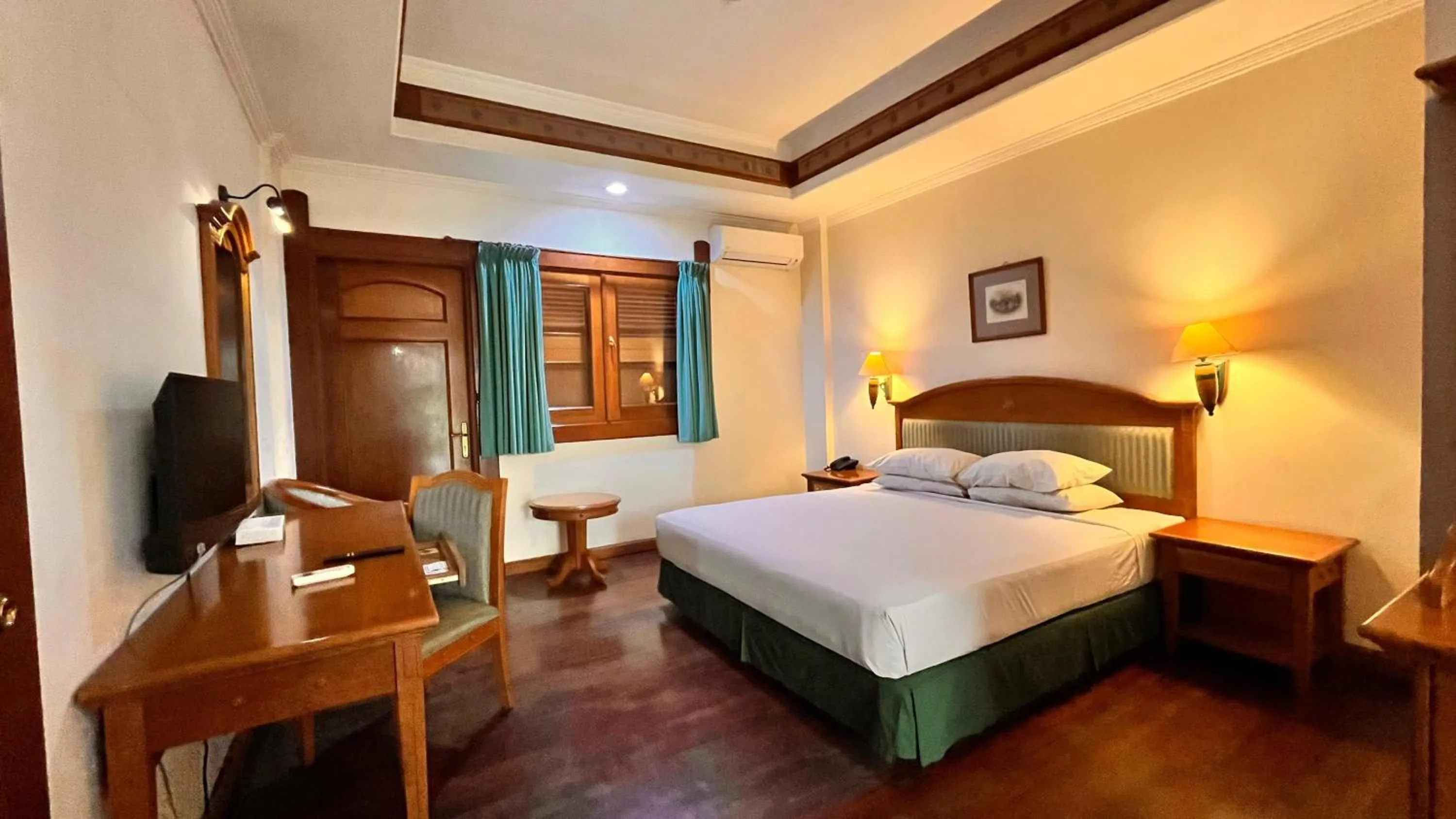 Bedroom, Bed in Kresna Hotel