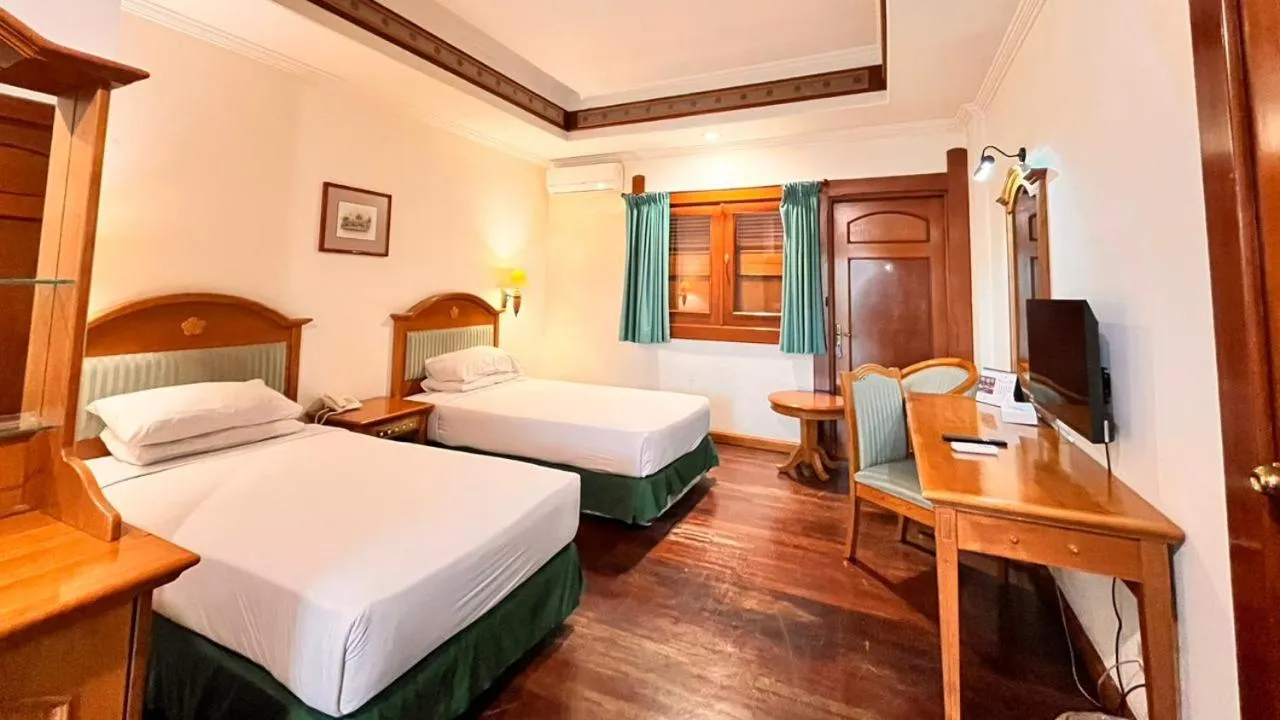 Bedroom, Bed in Kresna Hotel