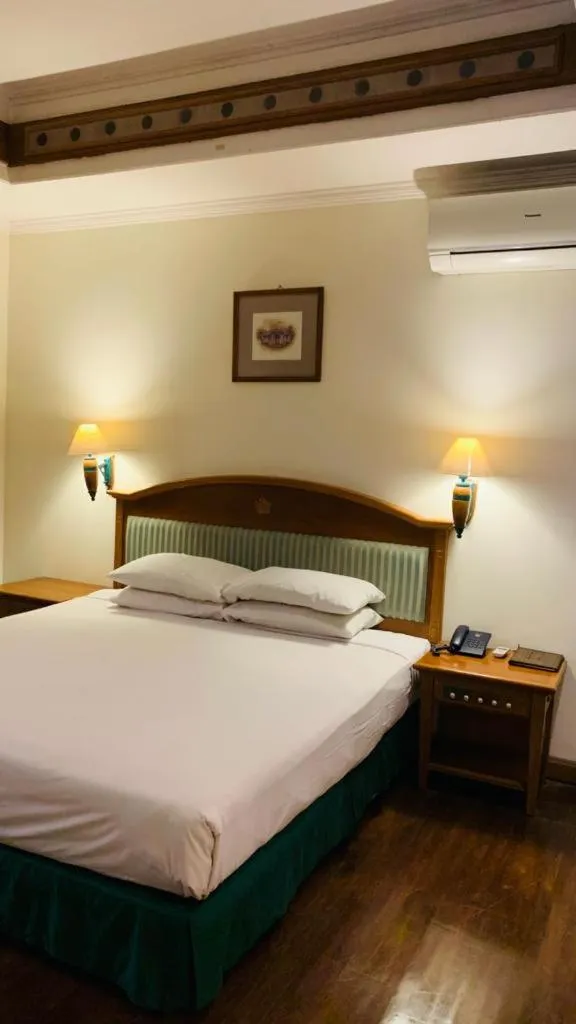 Bedroom, Bed in Kresna Hotel