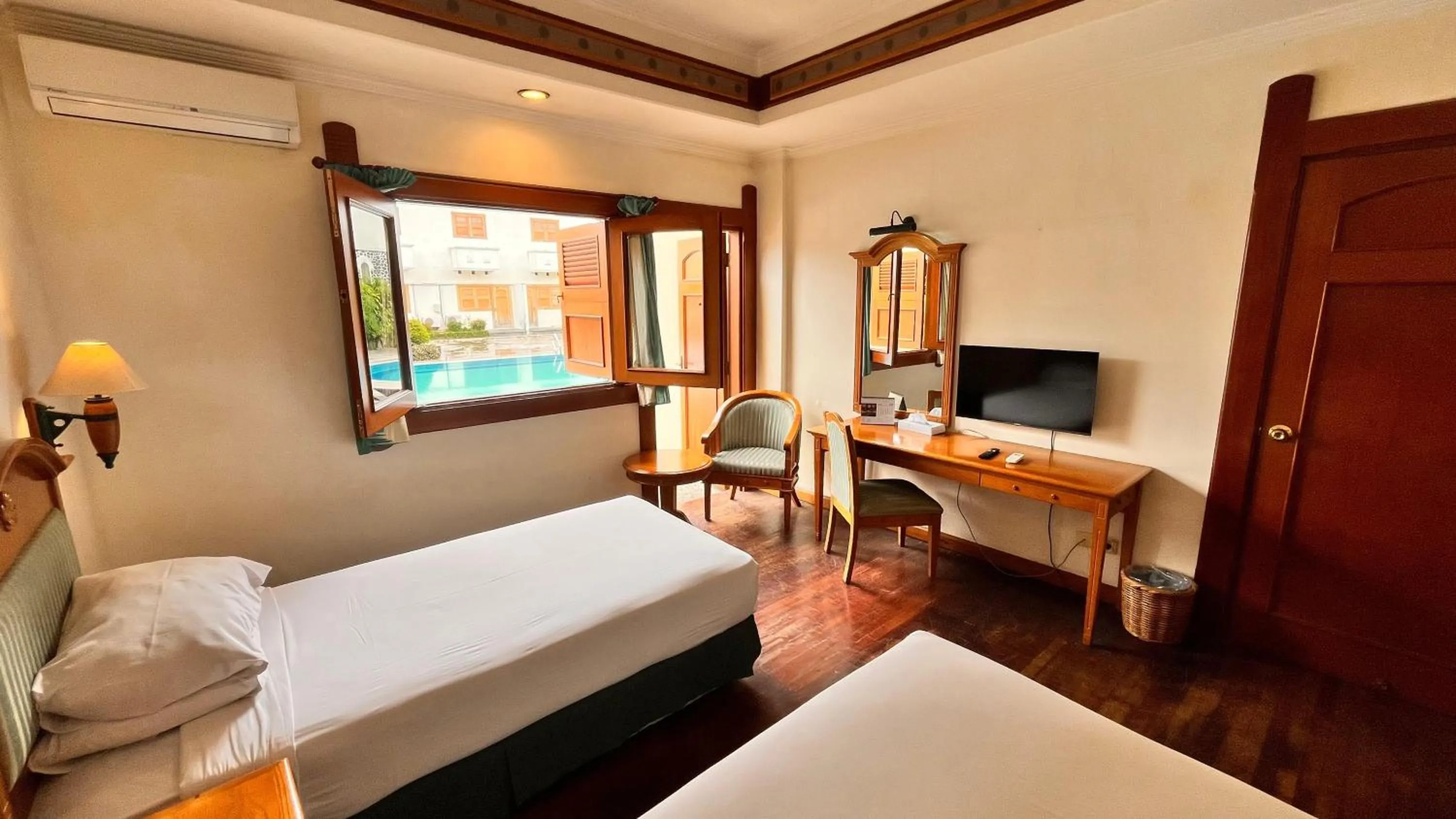 Bedroom, Bed in Kresna Hotel