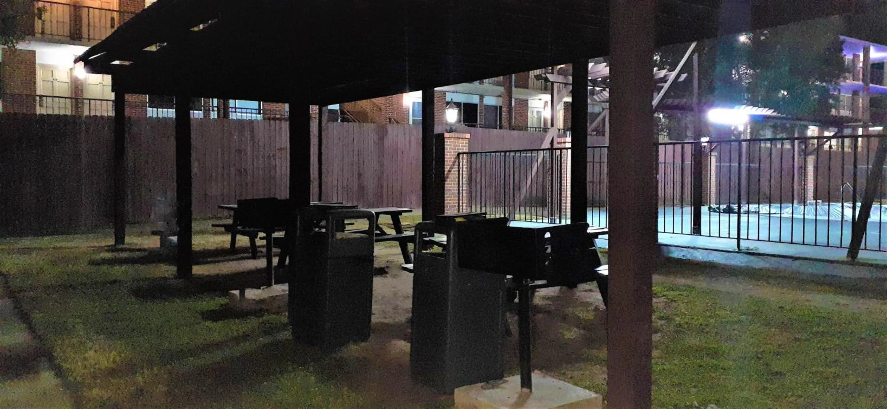 Restaurant/places to eat in Americas Best Value Inn Phenix City