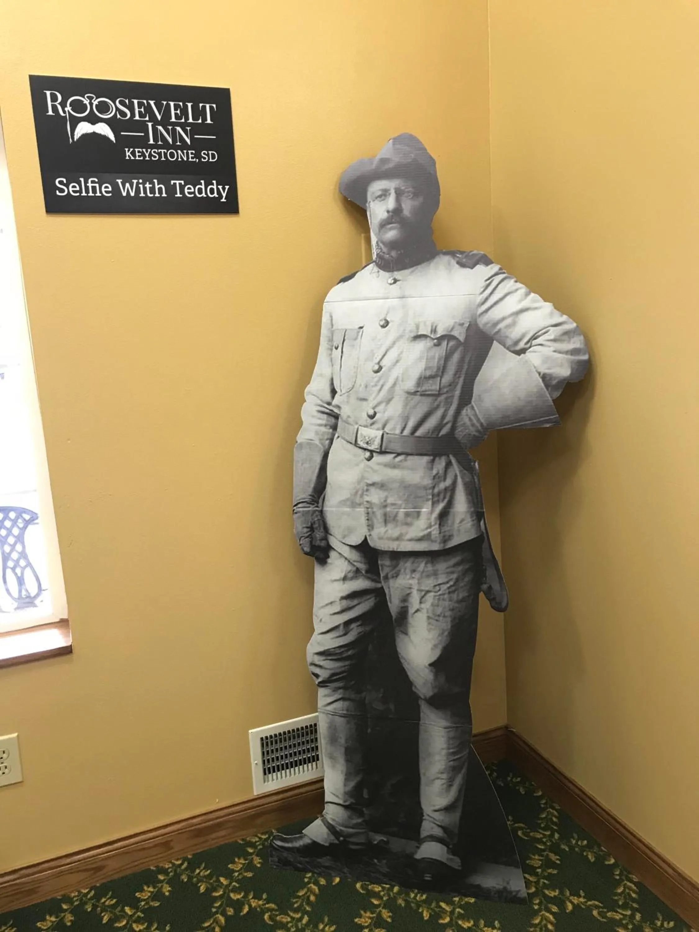 Roosevelt Inn Mount Rushmore