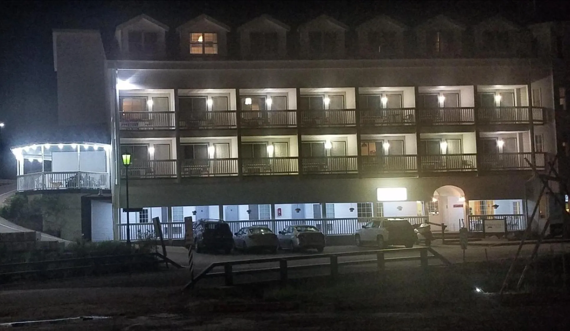 Facade/entrance in Roosevelt Inn Mount Rushmore