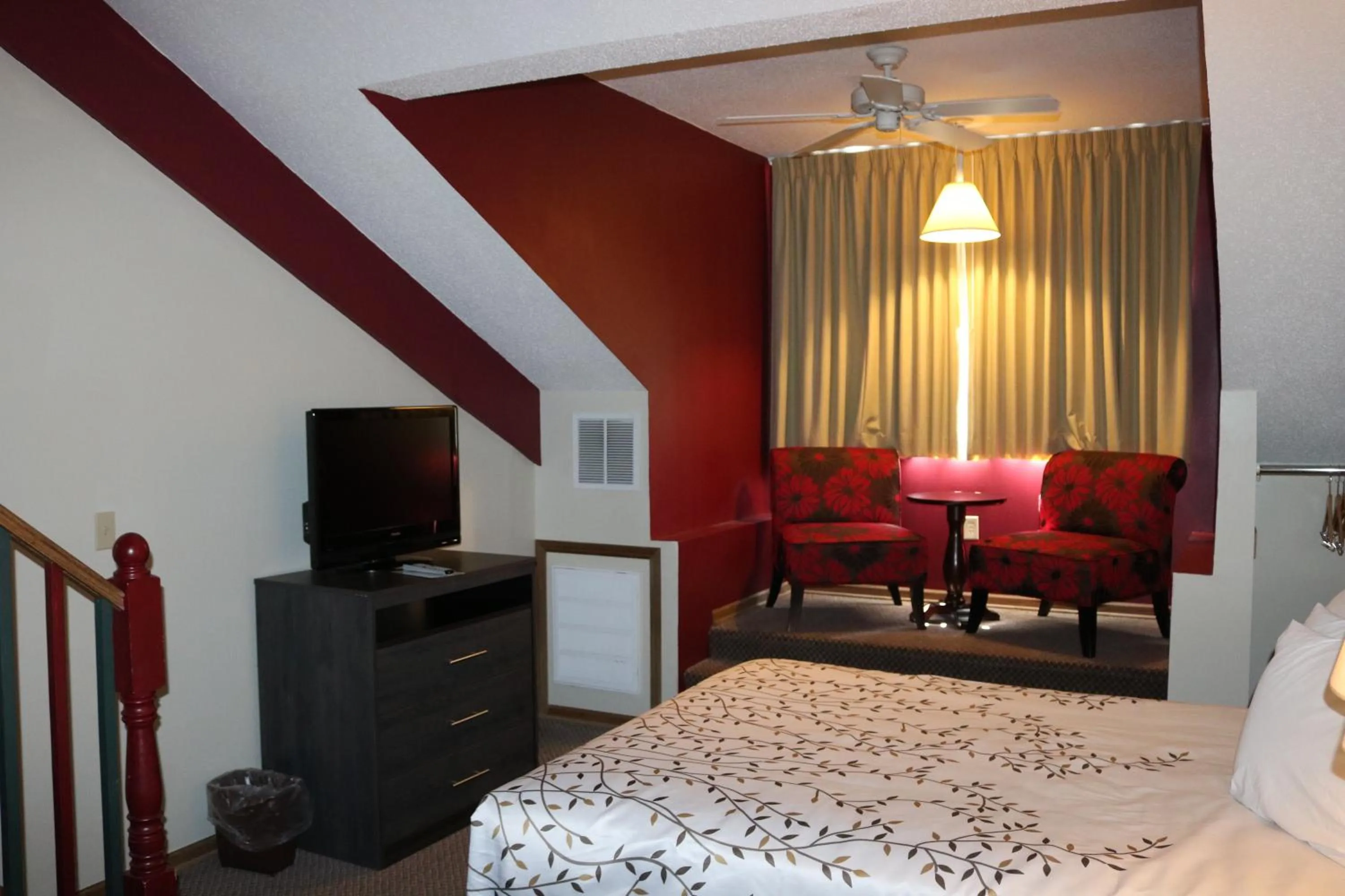 Bed in Roosevelt Inn Mount Rushmore