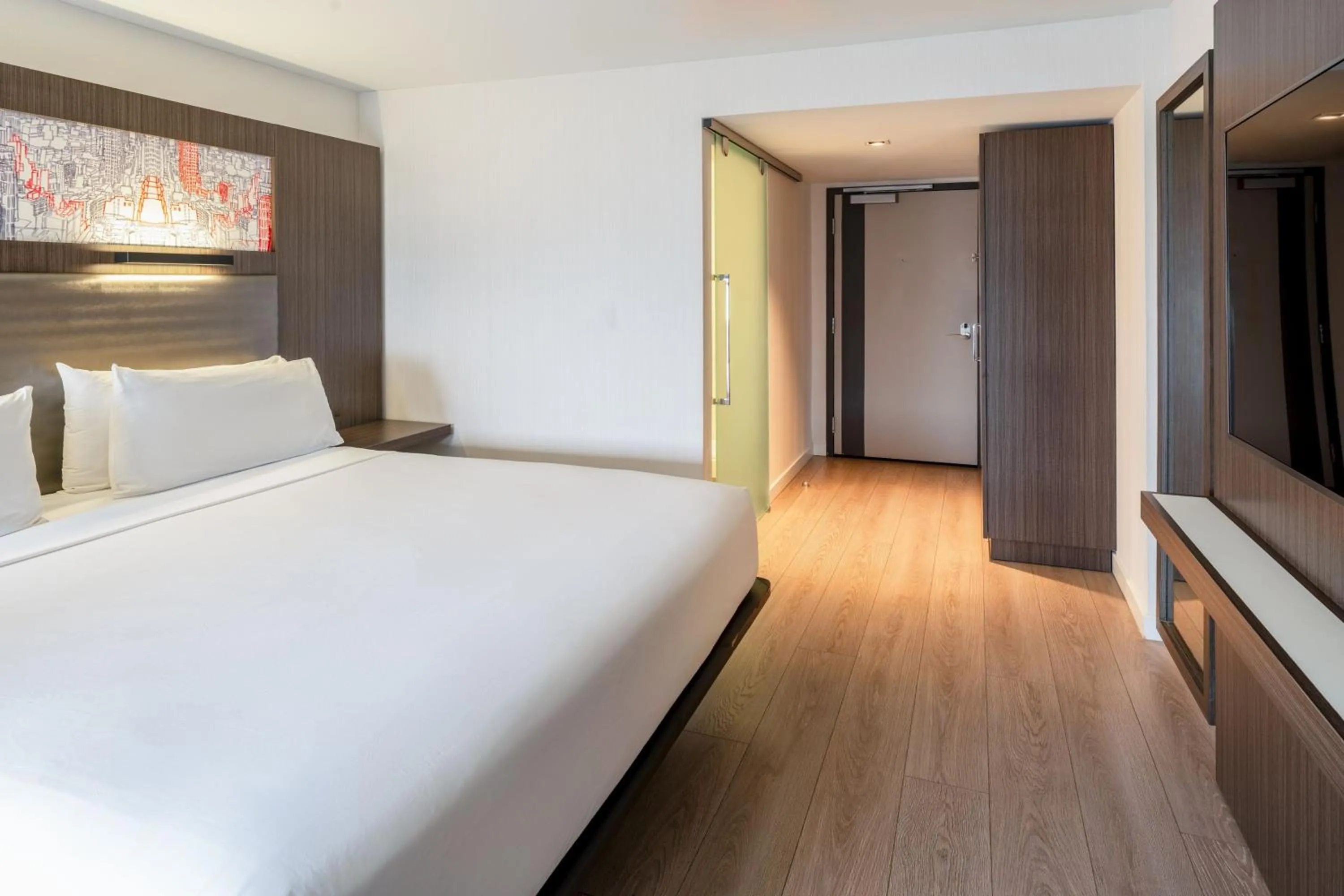 Photo of the whole room, Bed in Aloft Sunnyvale