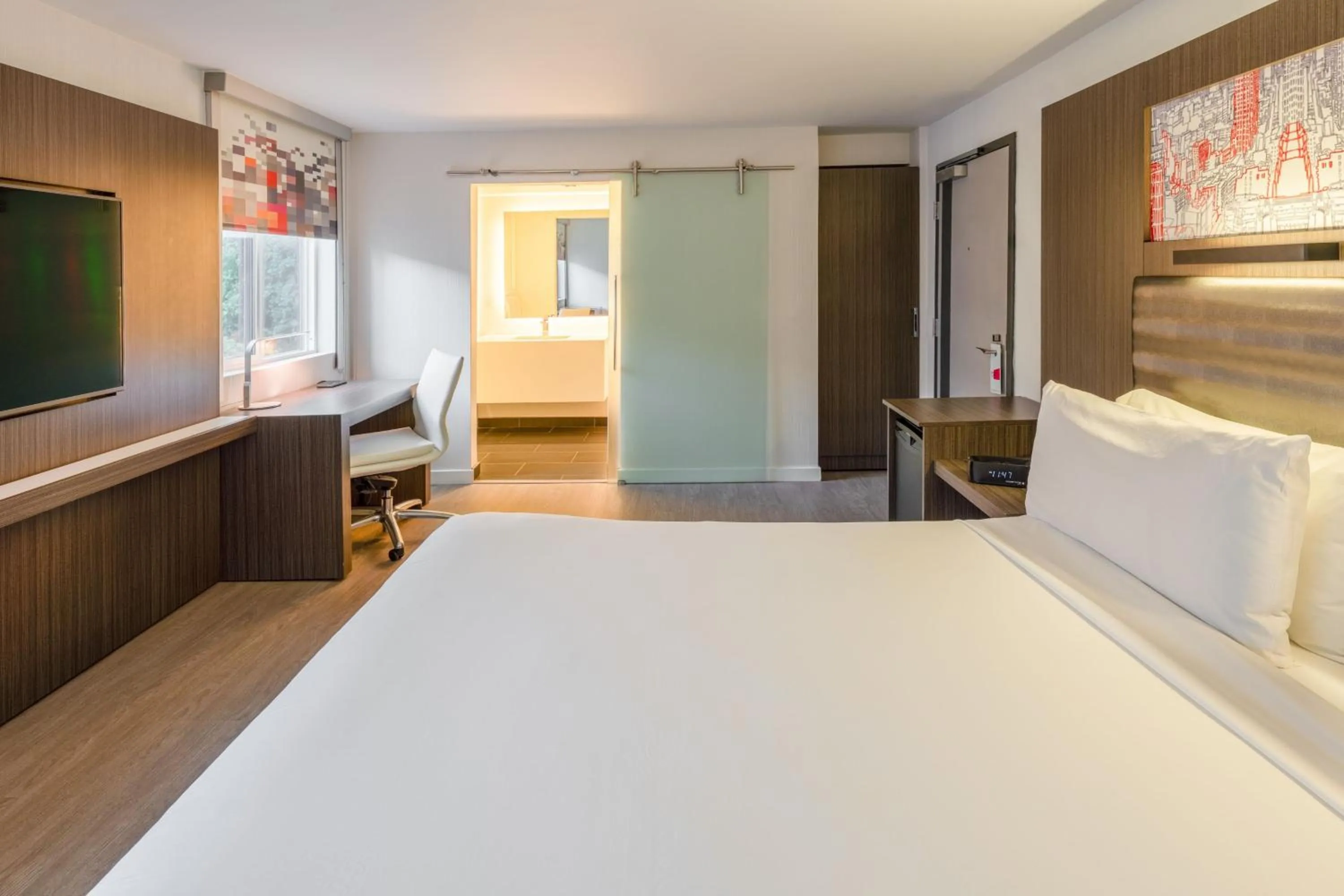 Photo of the whole room, Bed in Aloft Sunnyvale