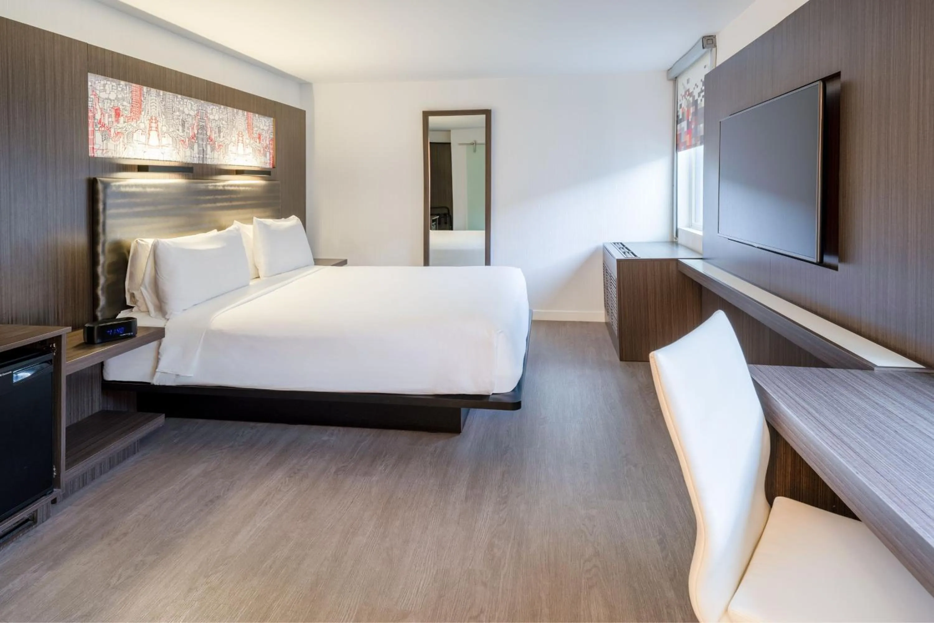 Photo of the whole room, Bed in Aloft Sunnyvale