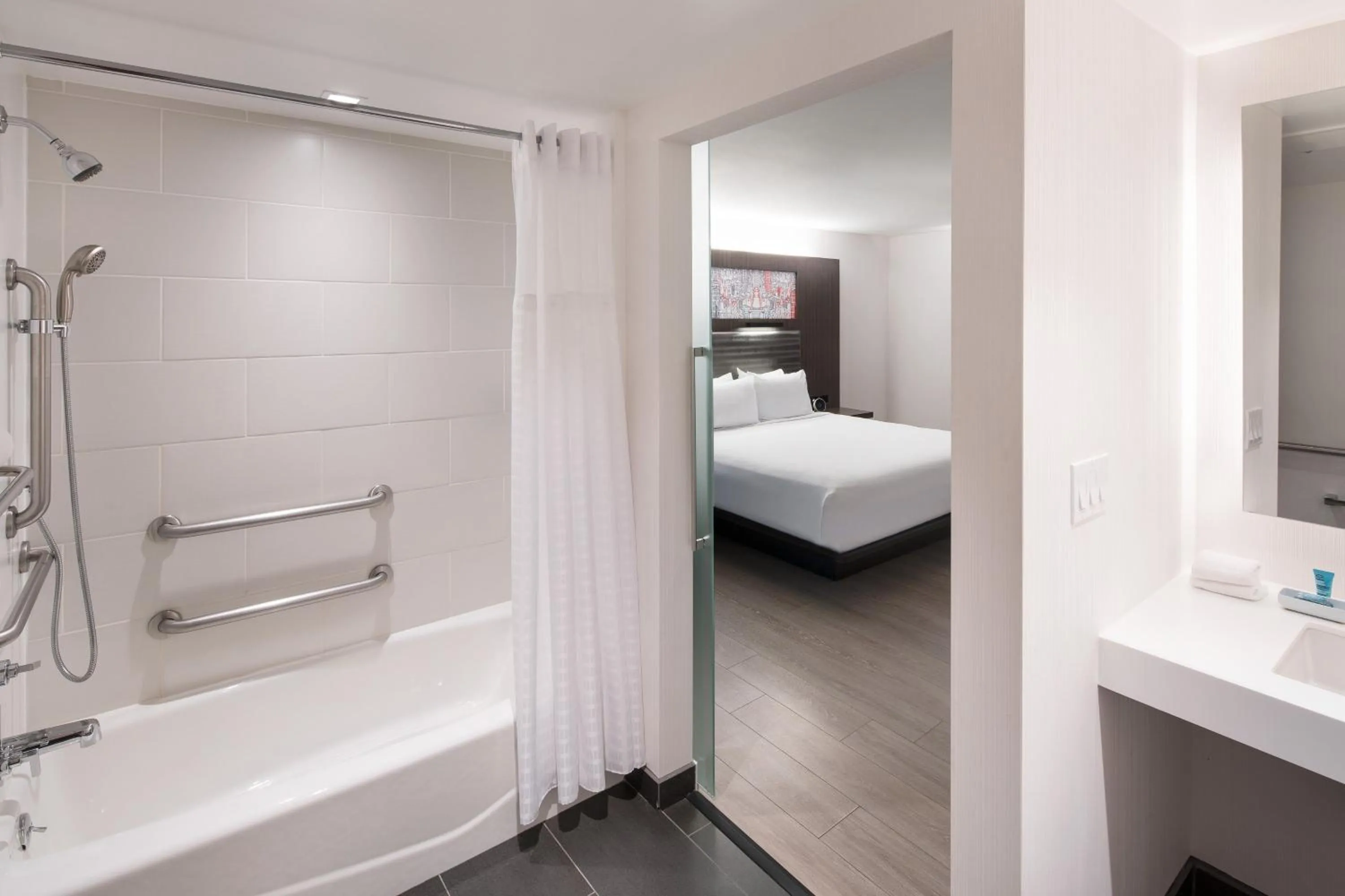 Bathroom, Bed in Aloft Sunnyvale