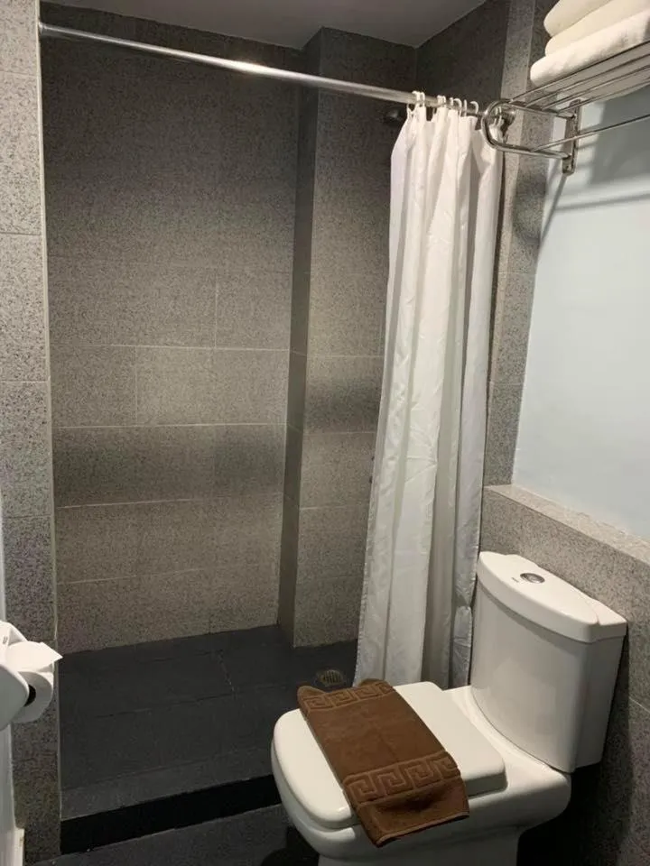 Bathroom in Cebu R Hotel Mabolo