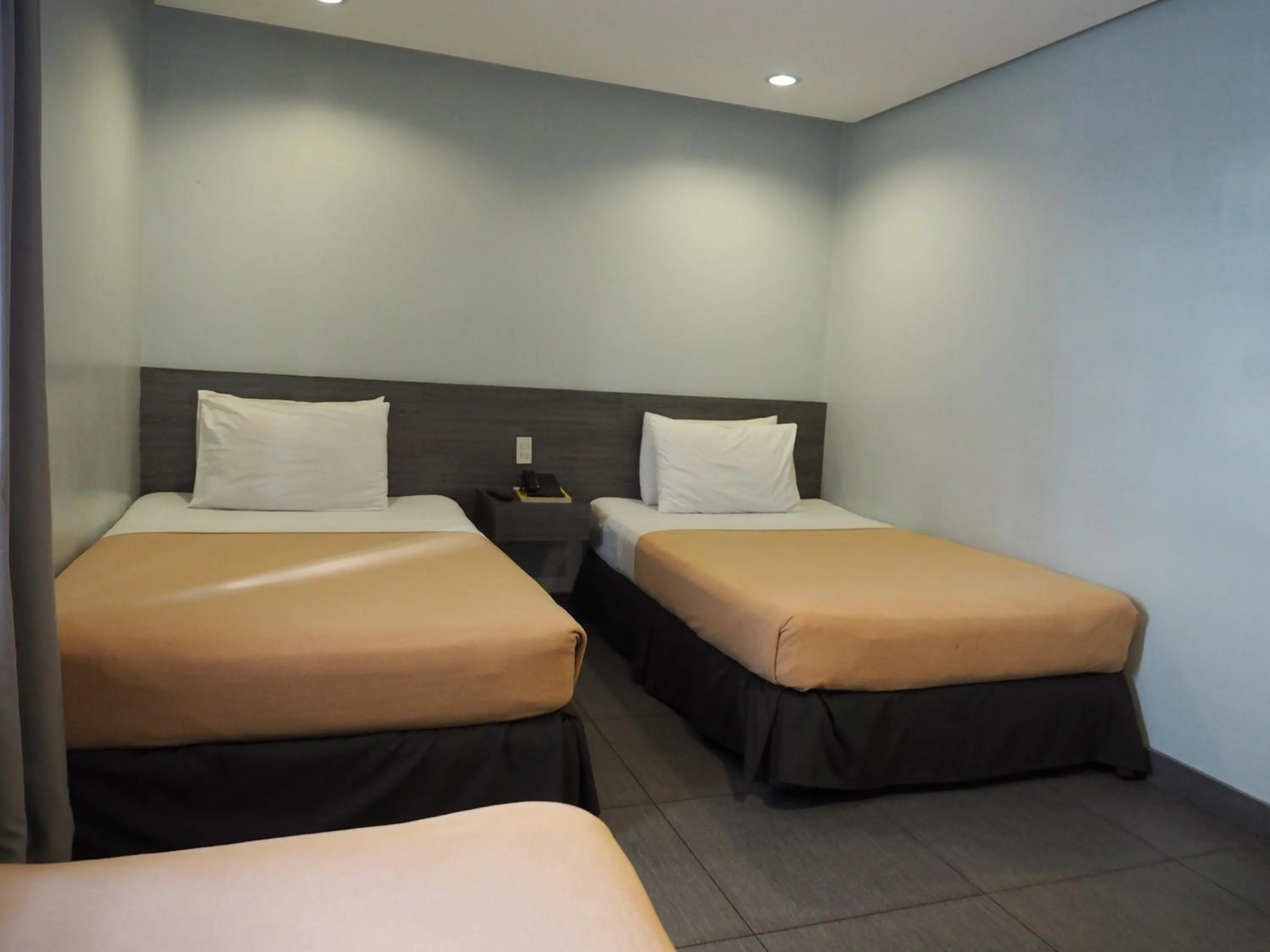 Photo of the whole room, Bed in Cebu R Hotel Mabolo