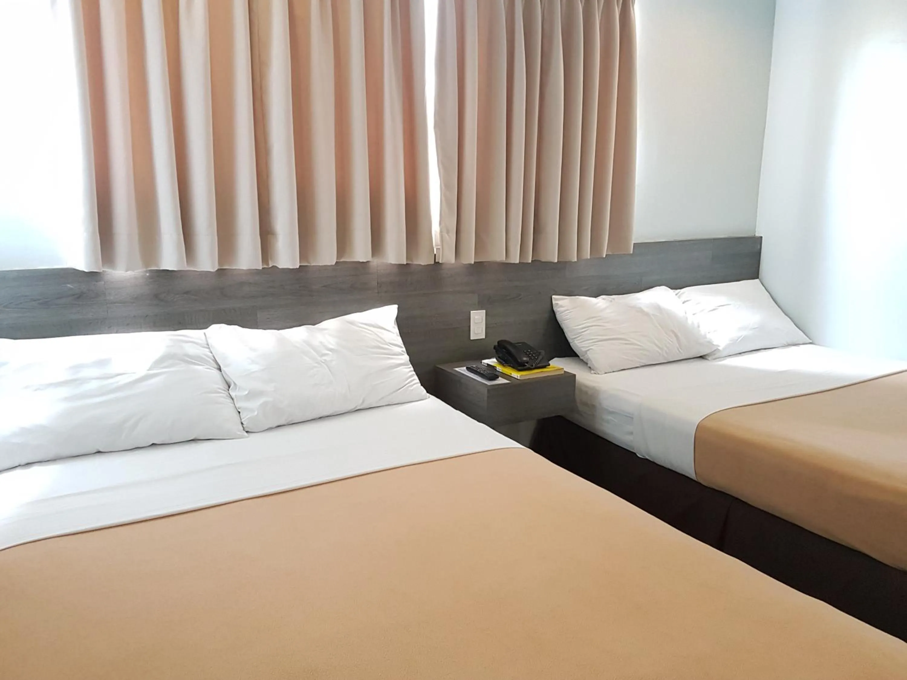 Photo of the whole room, Bed in Cebu R Hotel Mabolo