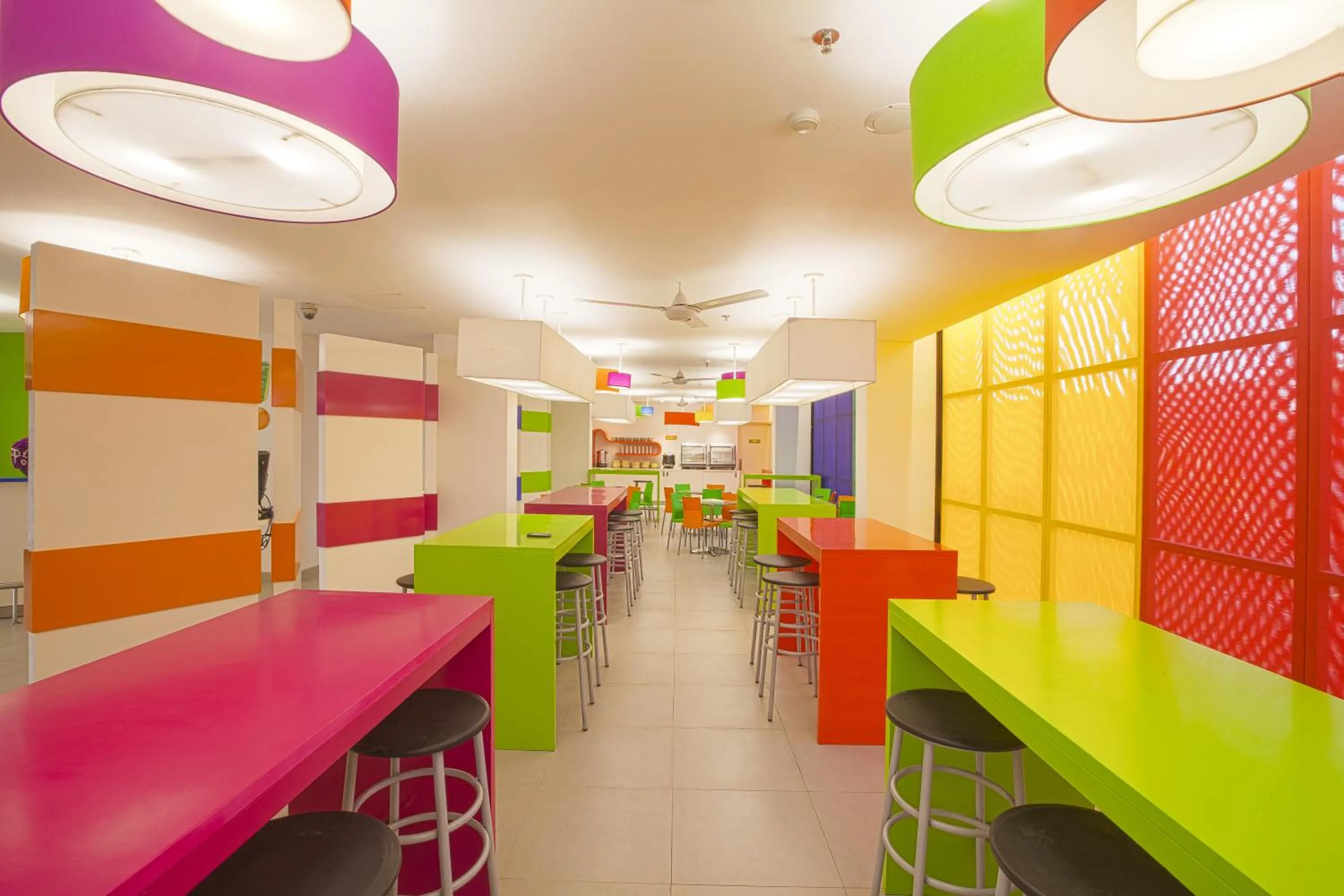 Restaurant/Places to Eat in POP! Hotel Denpasar