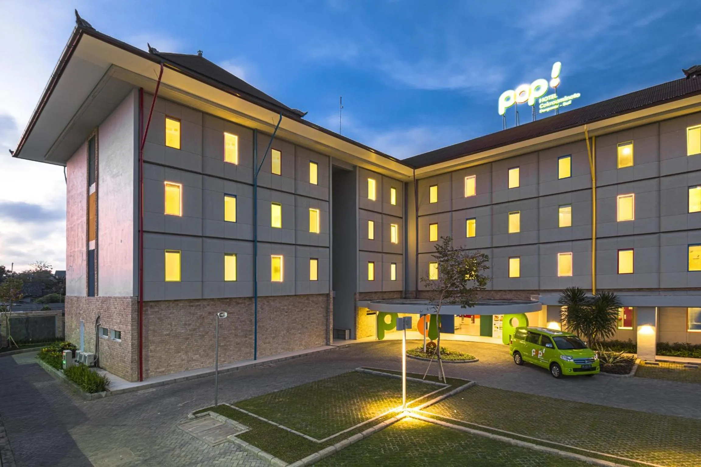Facade/entrance, Property Building in POP! Hotel Denpasar
