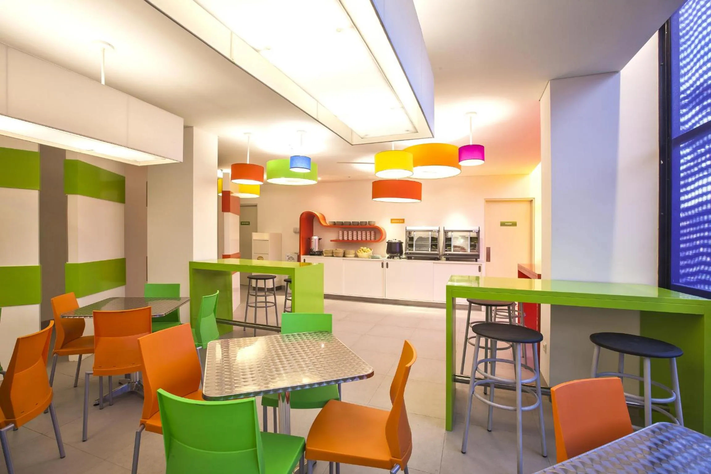 Restaurant/Places to Eat in POP! Hotel Denpasar