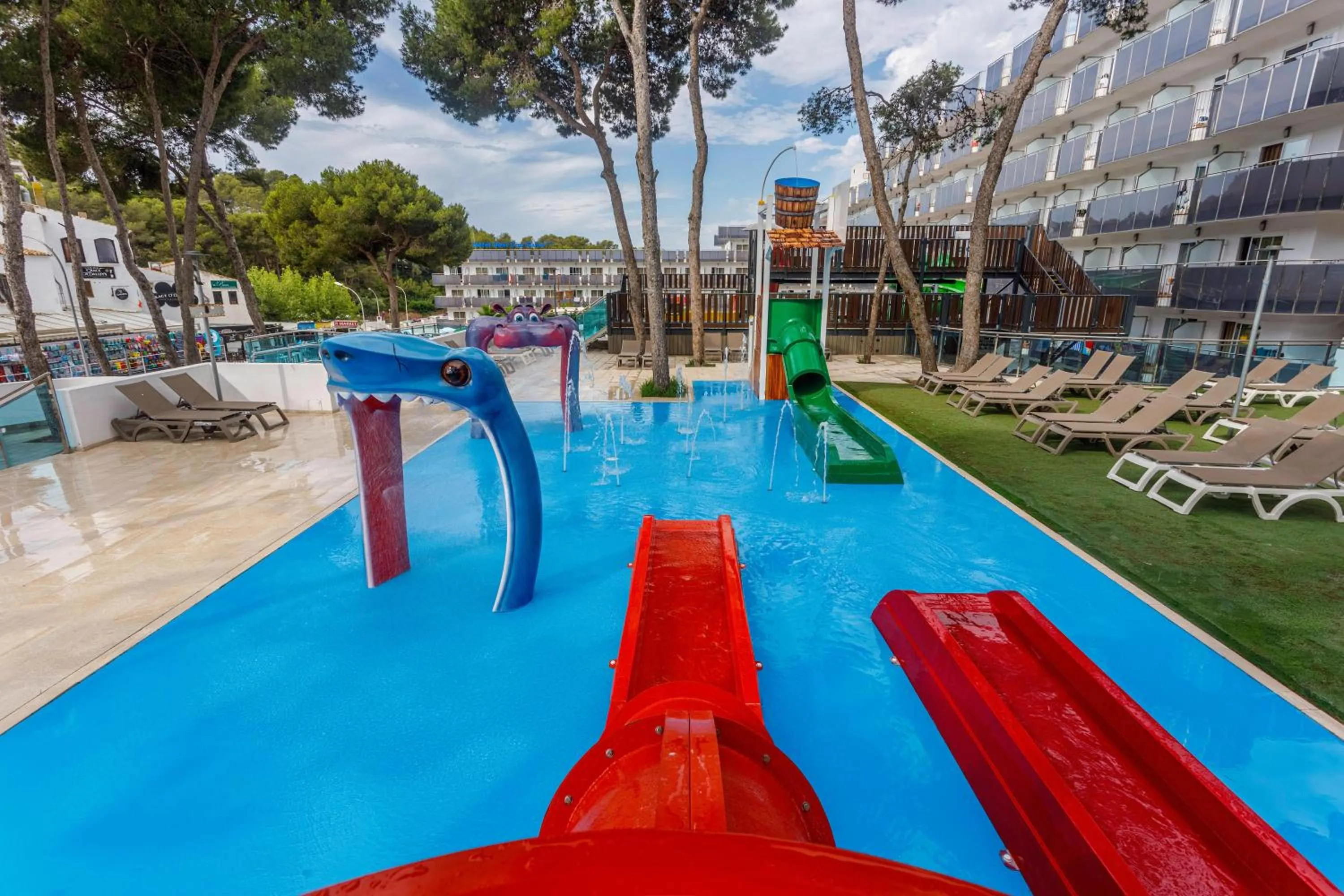 Swimming pool in Hotel Best Cap Salou