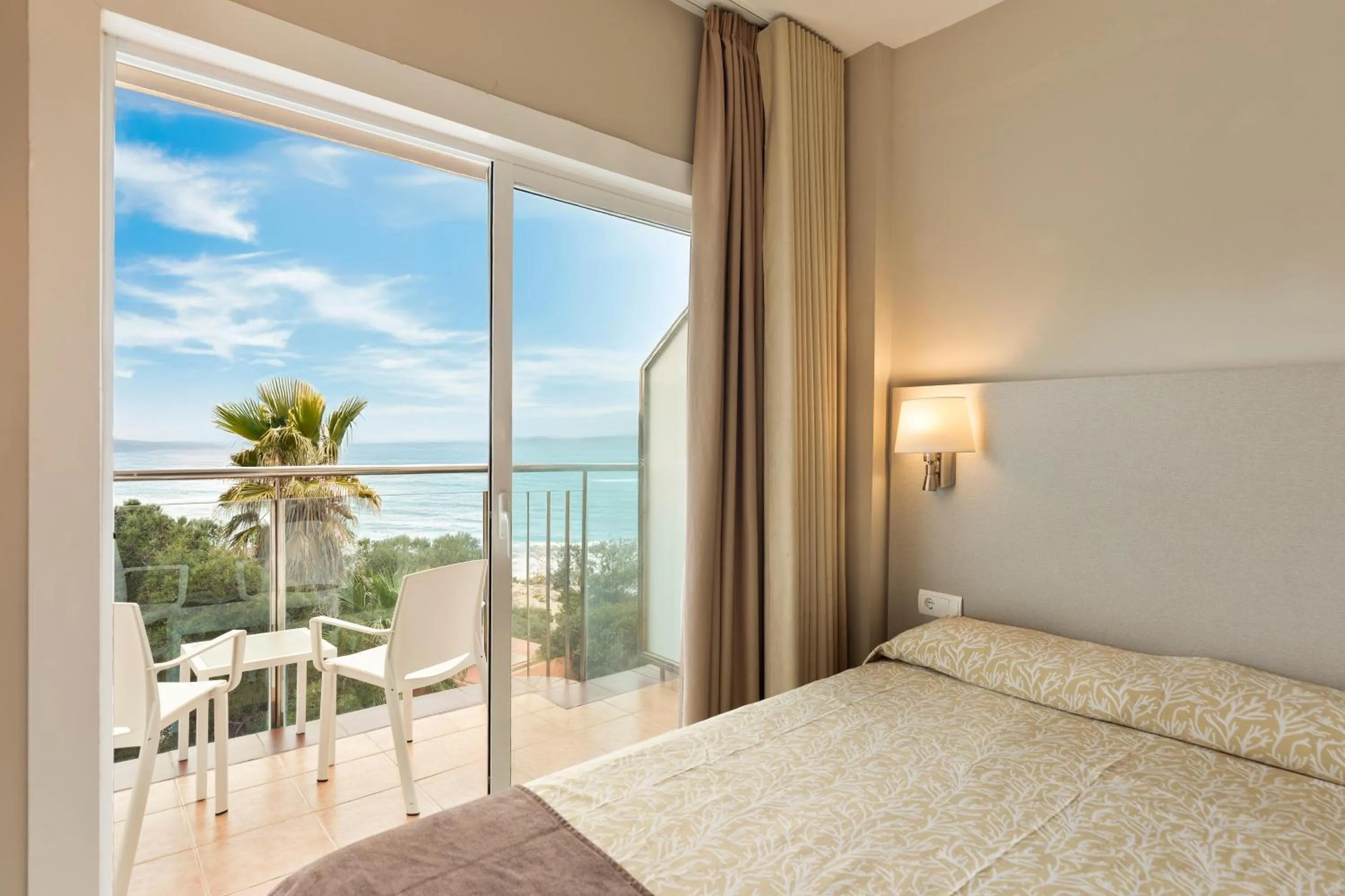 Photo of the whole room, Bed in Hotel Best Cap Salou