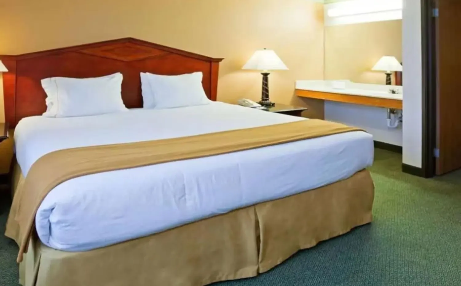 Bedroom, Bed in Blue Way Inn Eagan Extended Stay