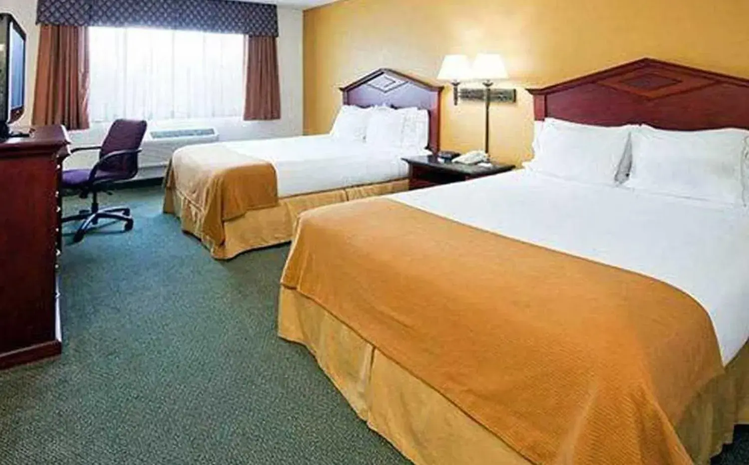 Queen Room in Blue Way Inn Eagan Extended Stay Queen Room in Blue Way Inn Eagan Extended Stay