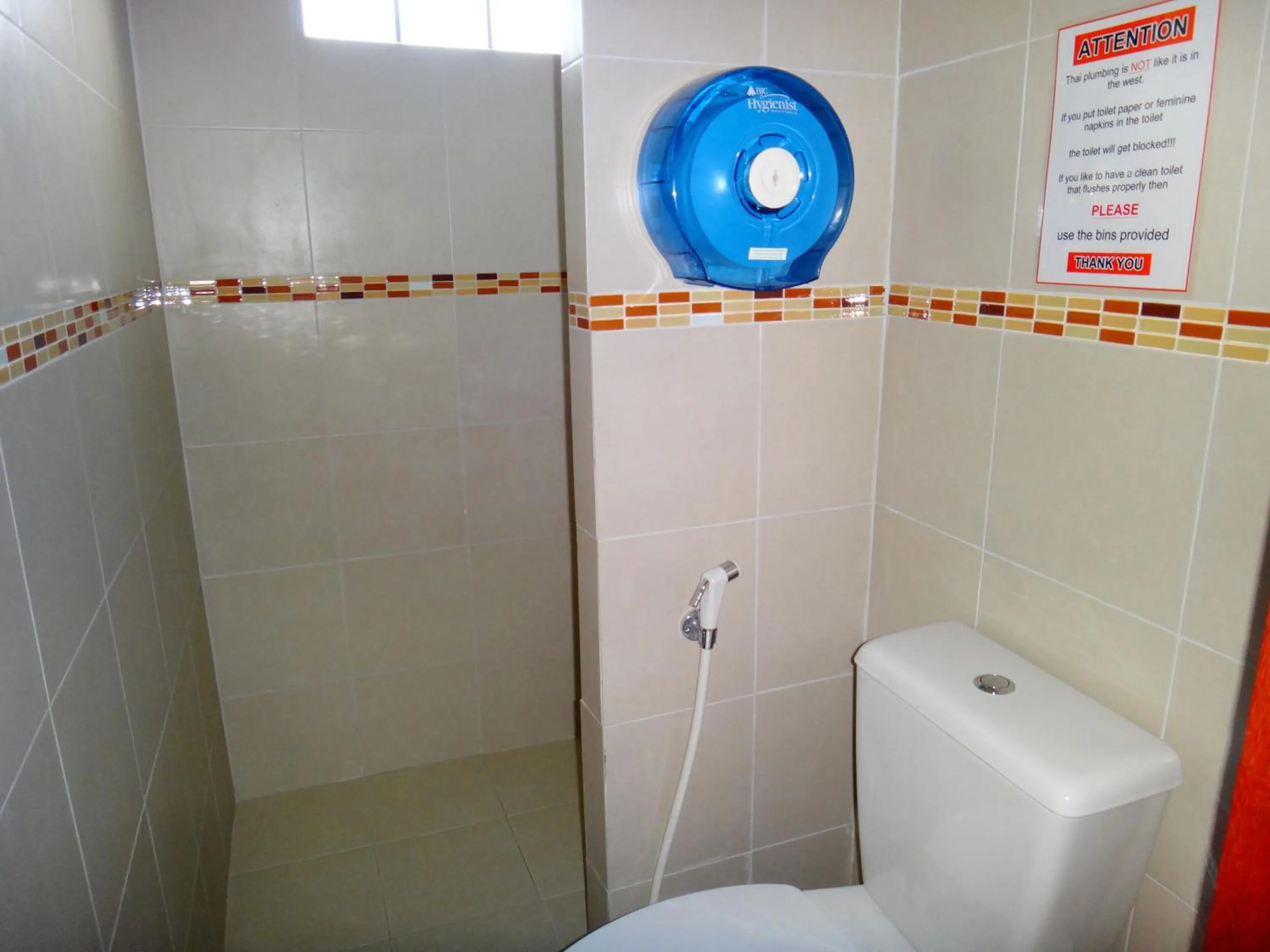 Toilet in Phangan Pearl Hostel