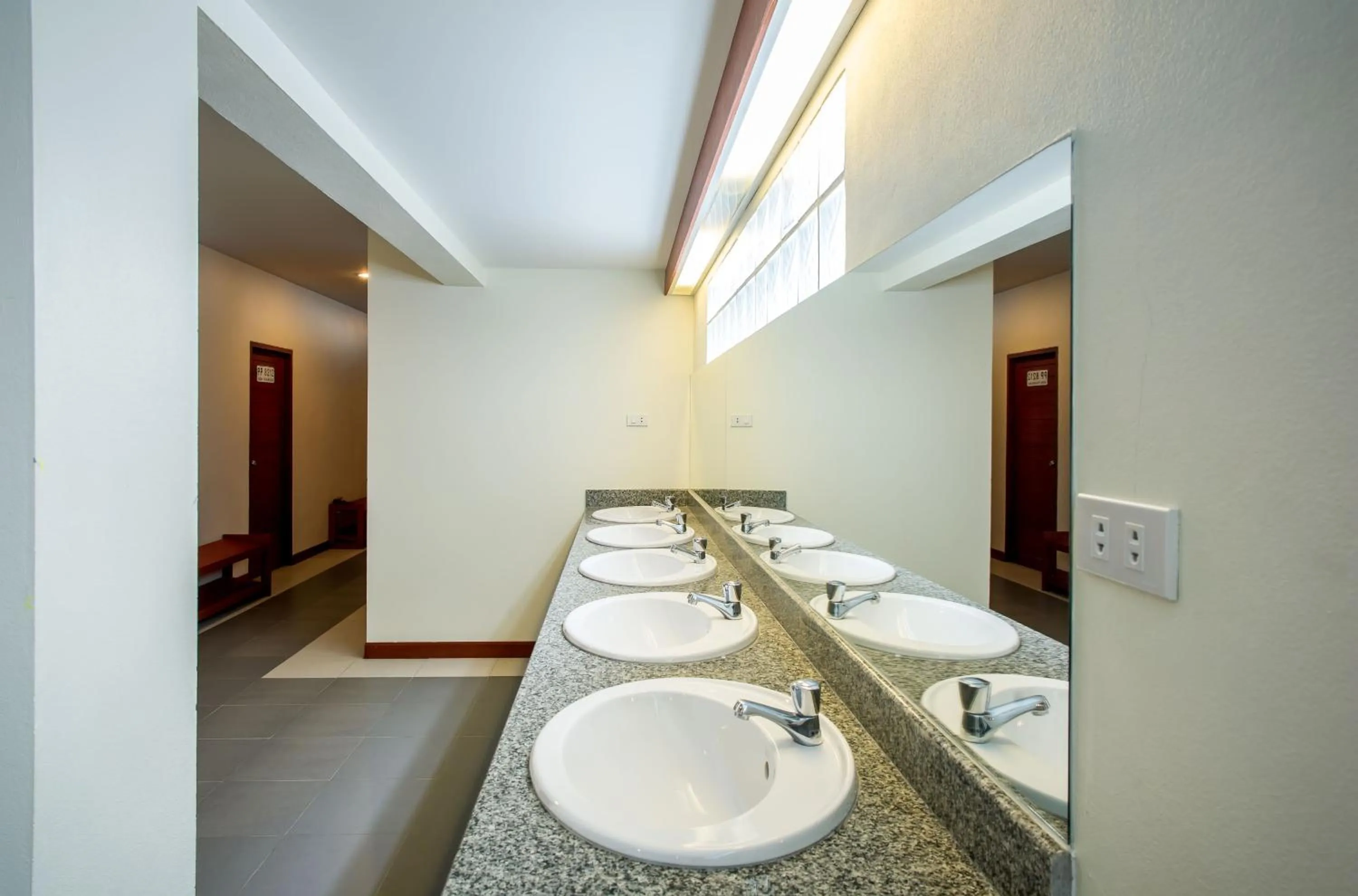 Bathroom in Phangan Pearl Hostel