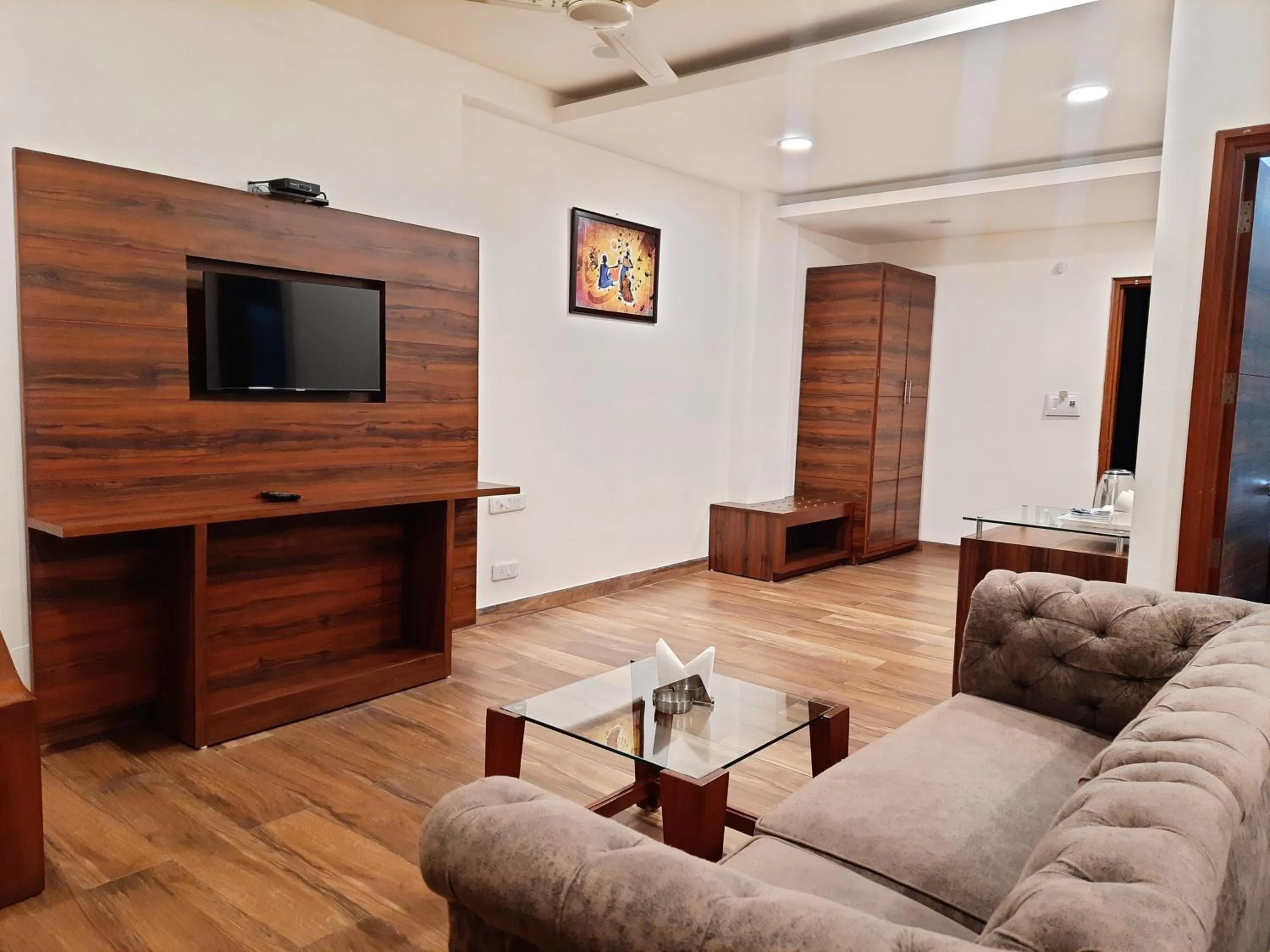 TV and multimedia in Hotel Chail Residency