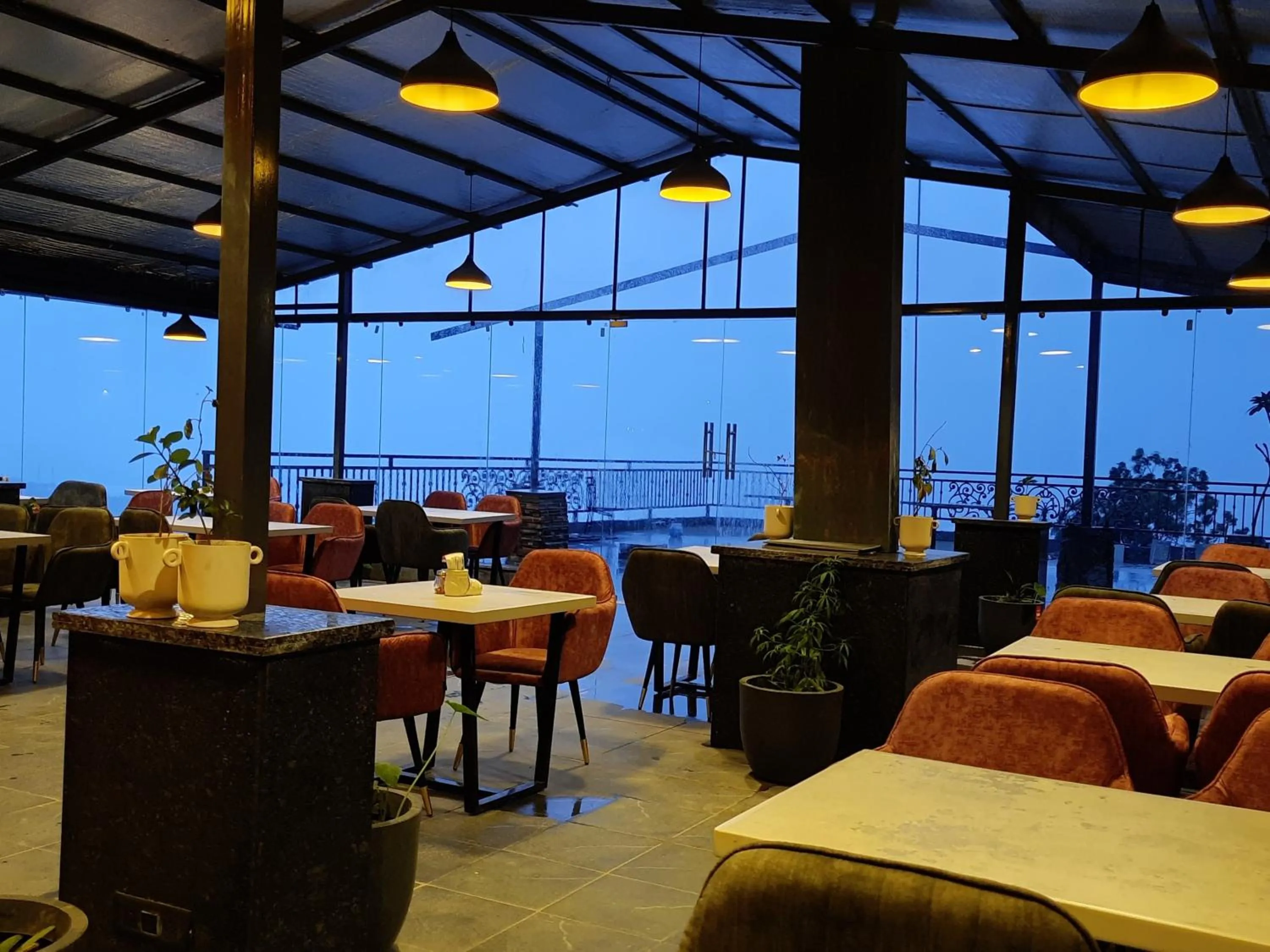 Restaurant/places to eat in Hotel Chail Residency