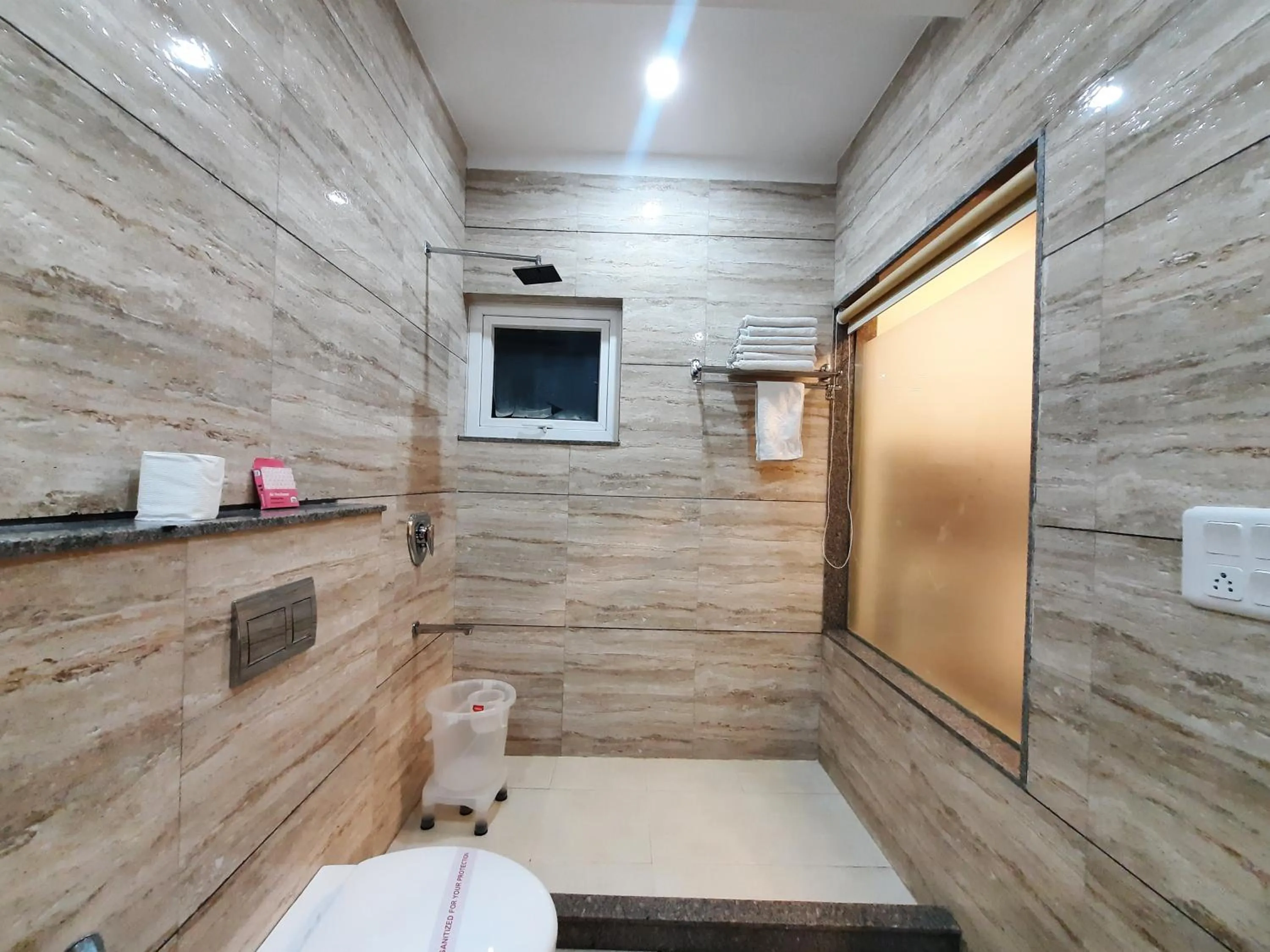 Shower in Hotel Chail Residency