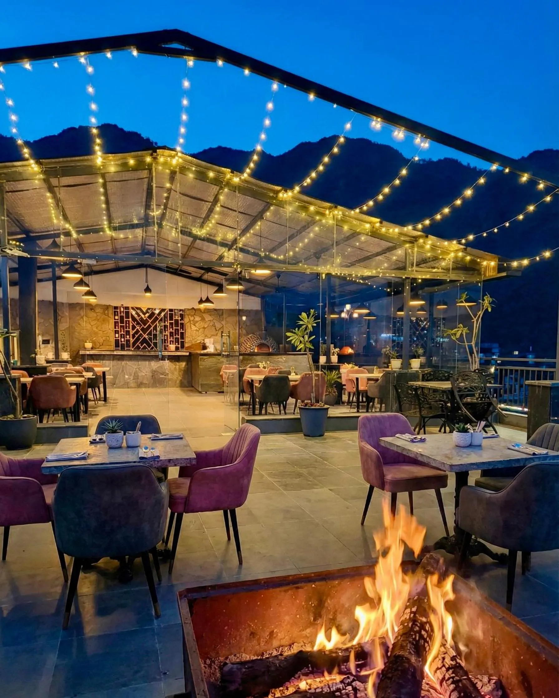 Restaurant/places to eat in Hotel Chail Residency