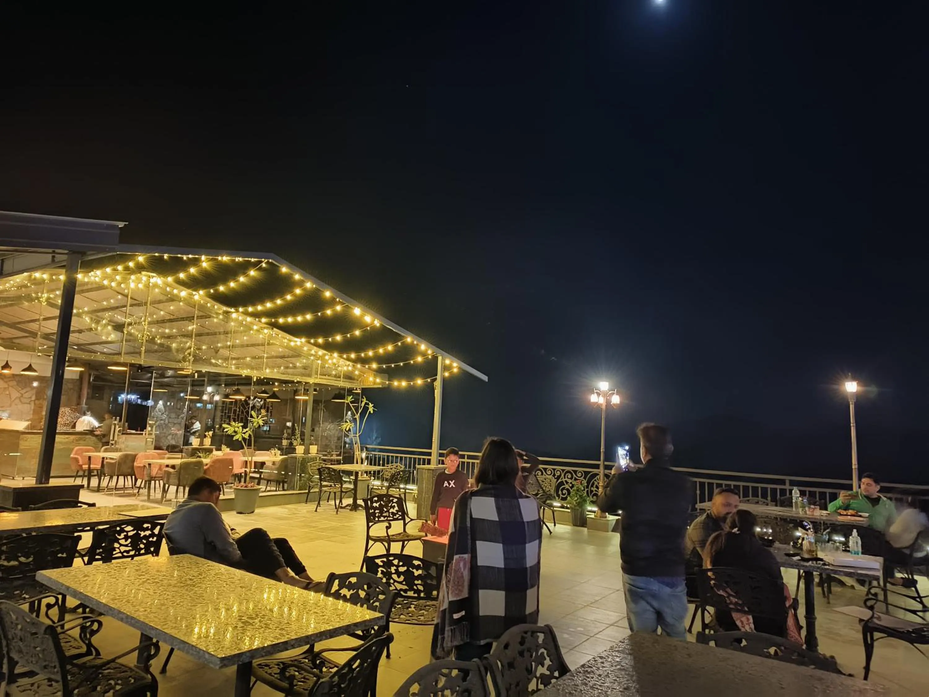 Restaurant/places to eat in Hotel Chail Residency