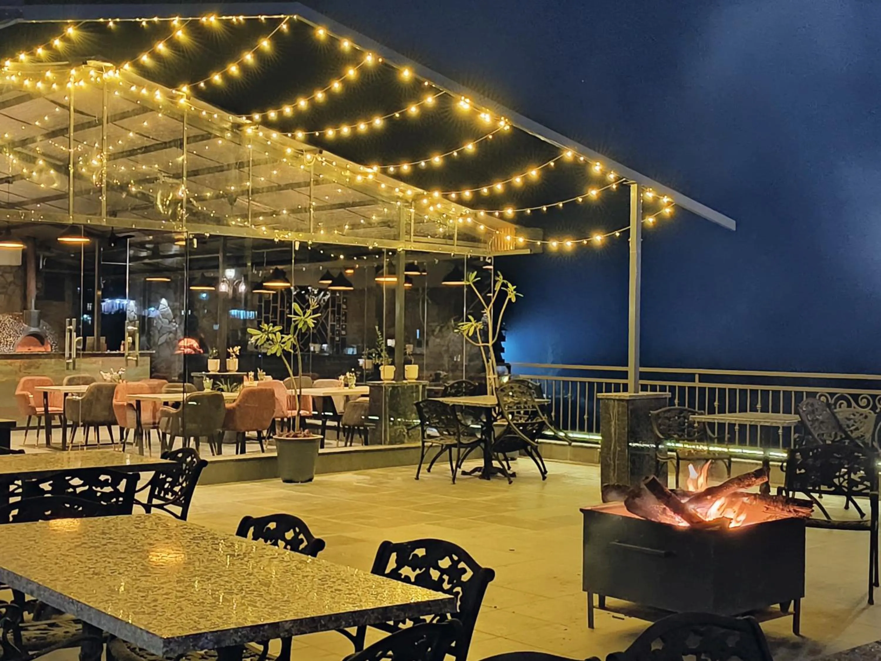 Patio in Hotel Chail Residency