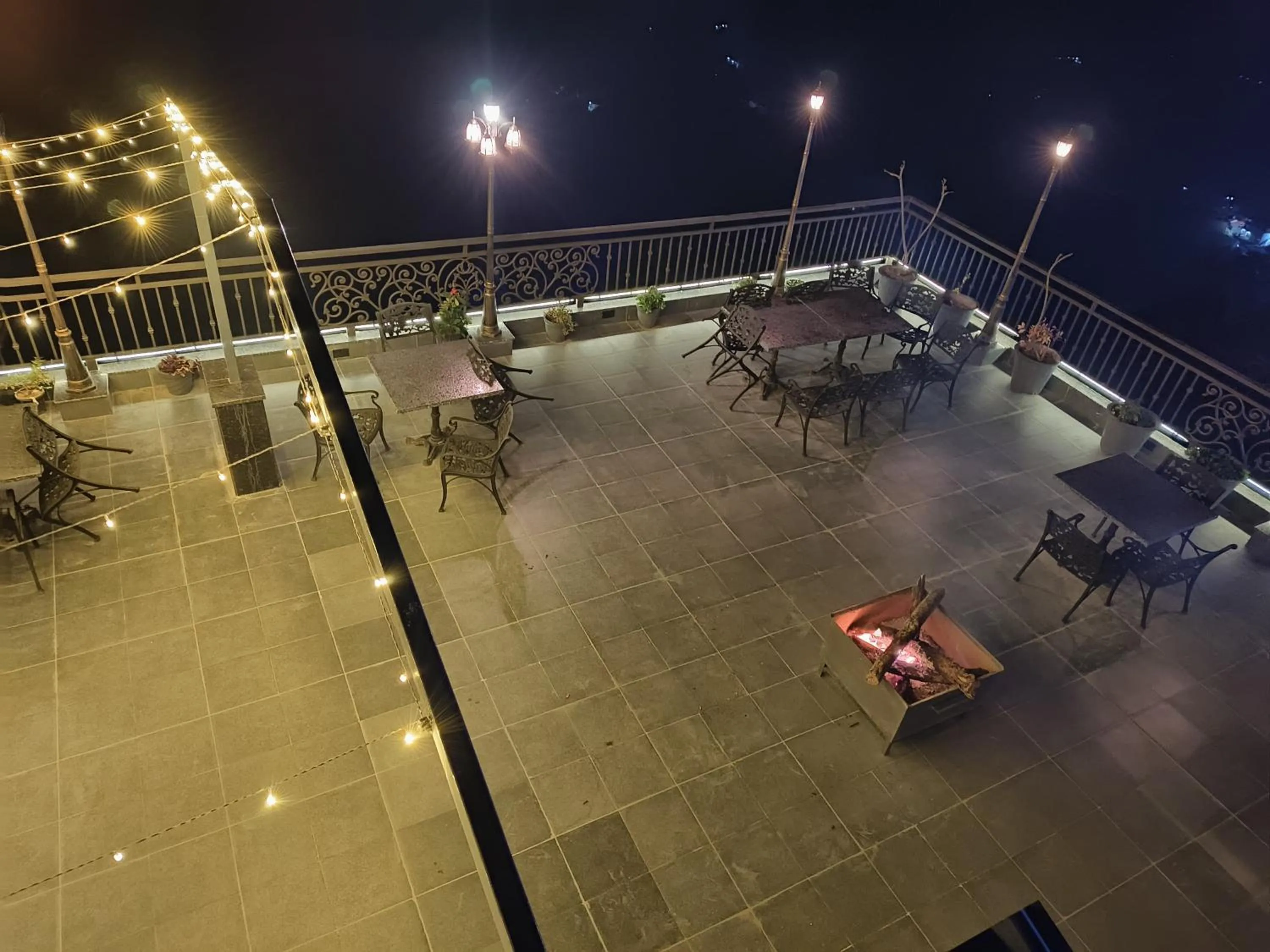 Patio in Hotel Chail Residency