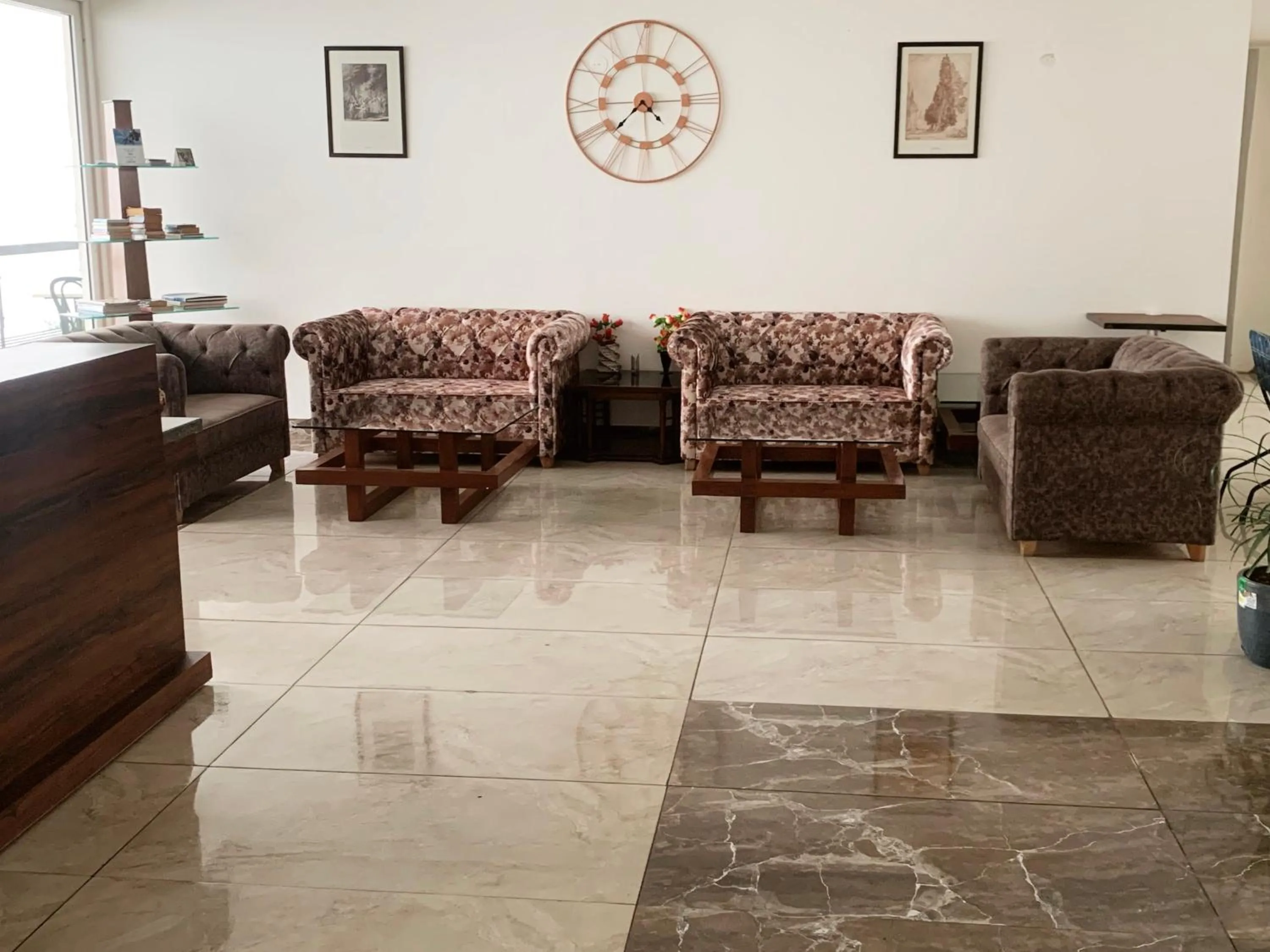 Facade/entrance in Hotel Chail Residency