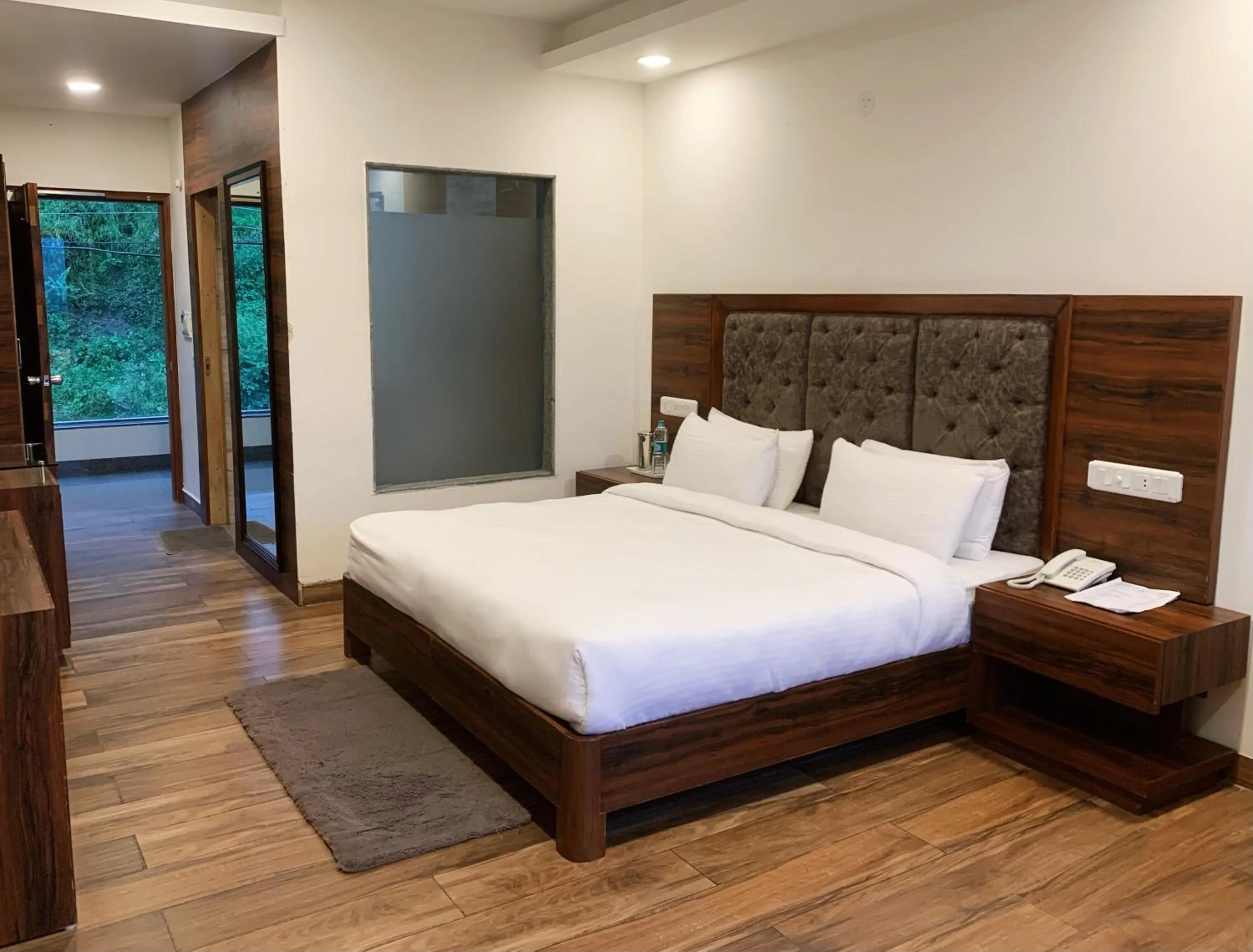Bed in Hotel Chail Residency