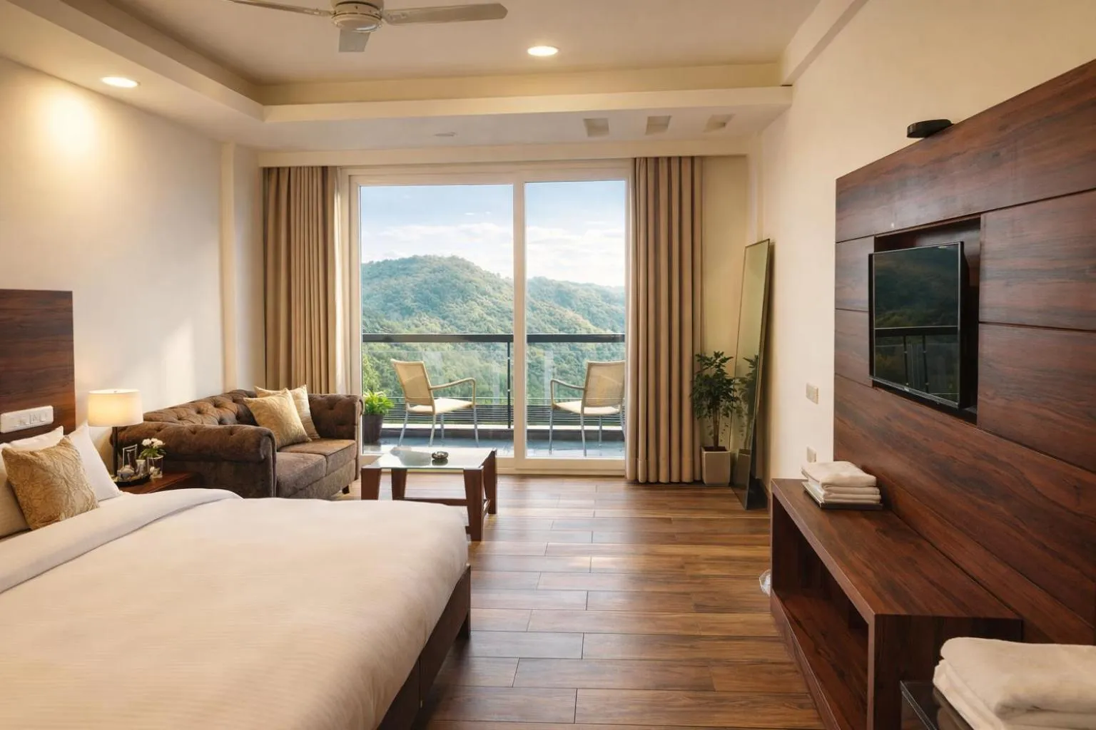 Bed in Hotel Chail Residency