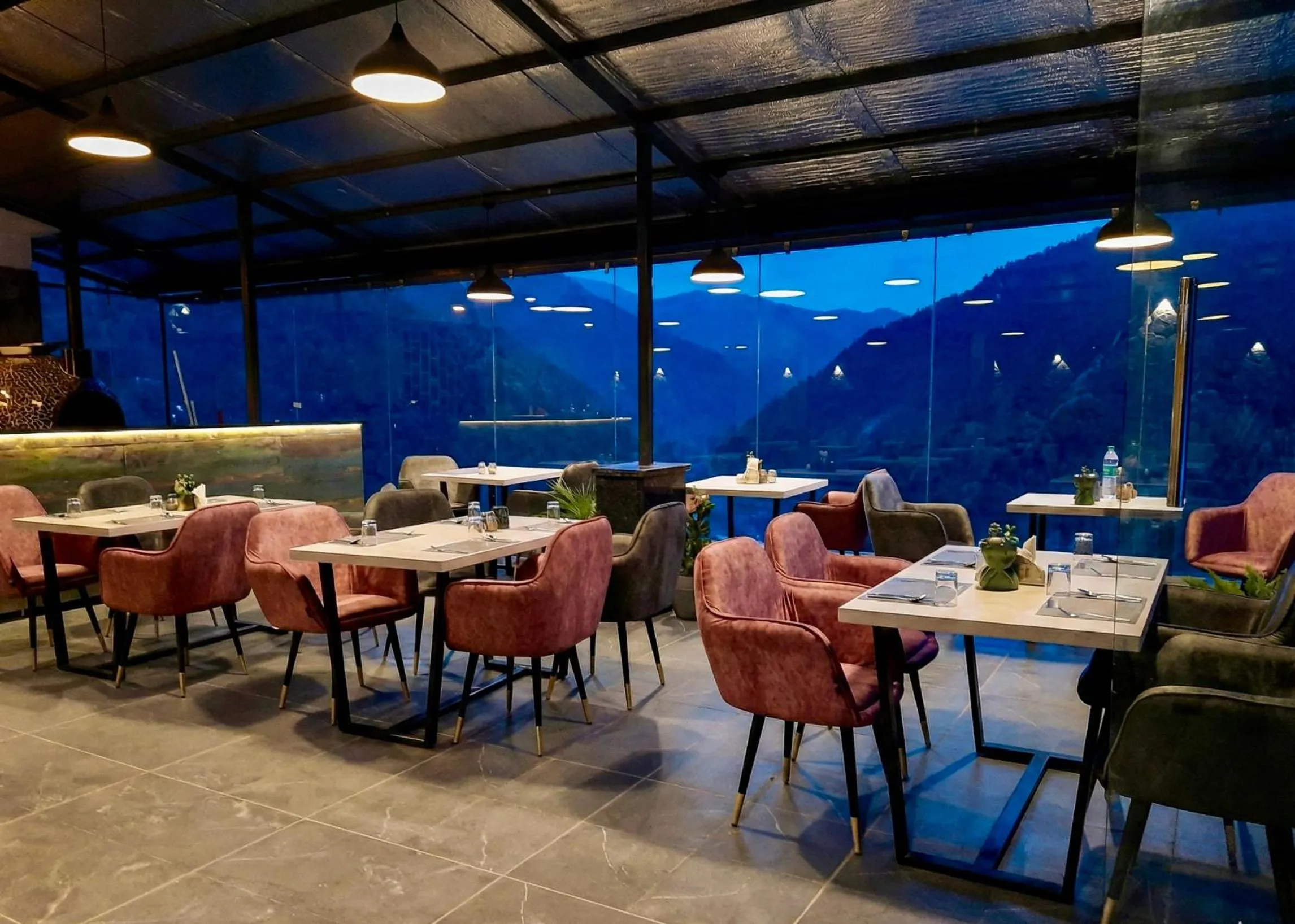 Restaurant/places to eat in Hotel Chail Residency