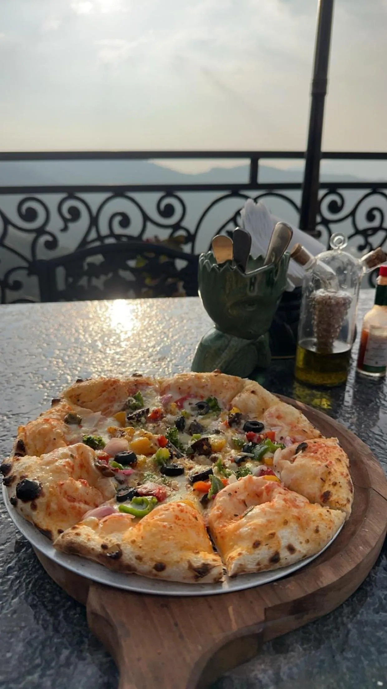 Restaurant/places to eat in Hotel Chail Residency