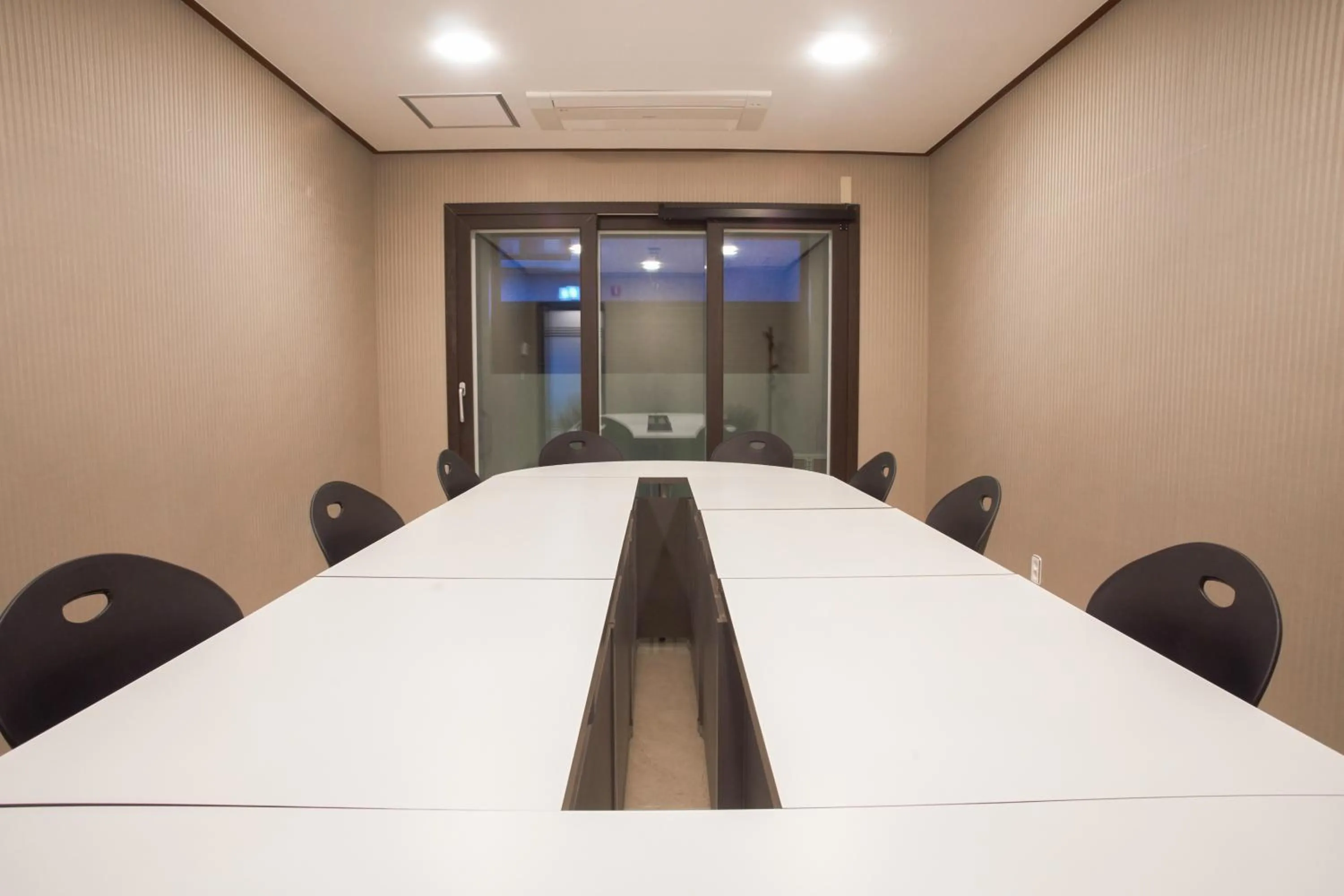 Business facilities in CS Premier Hotel