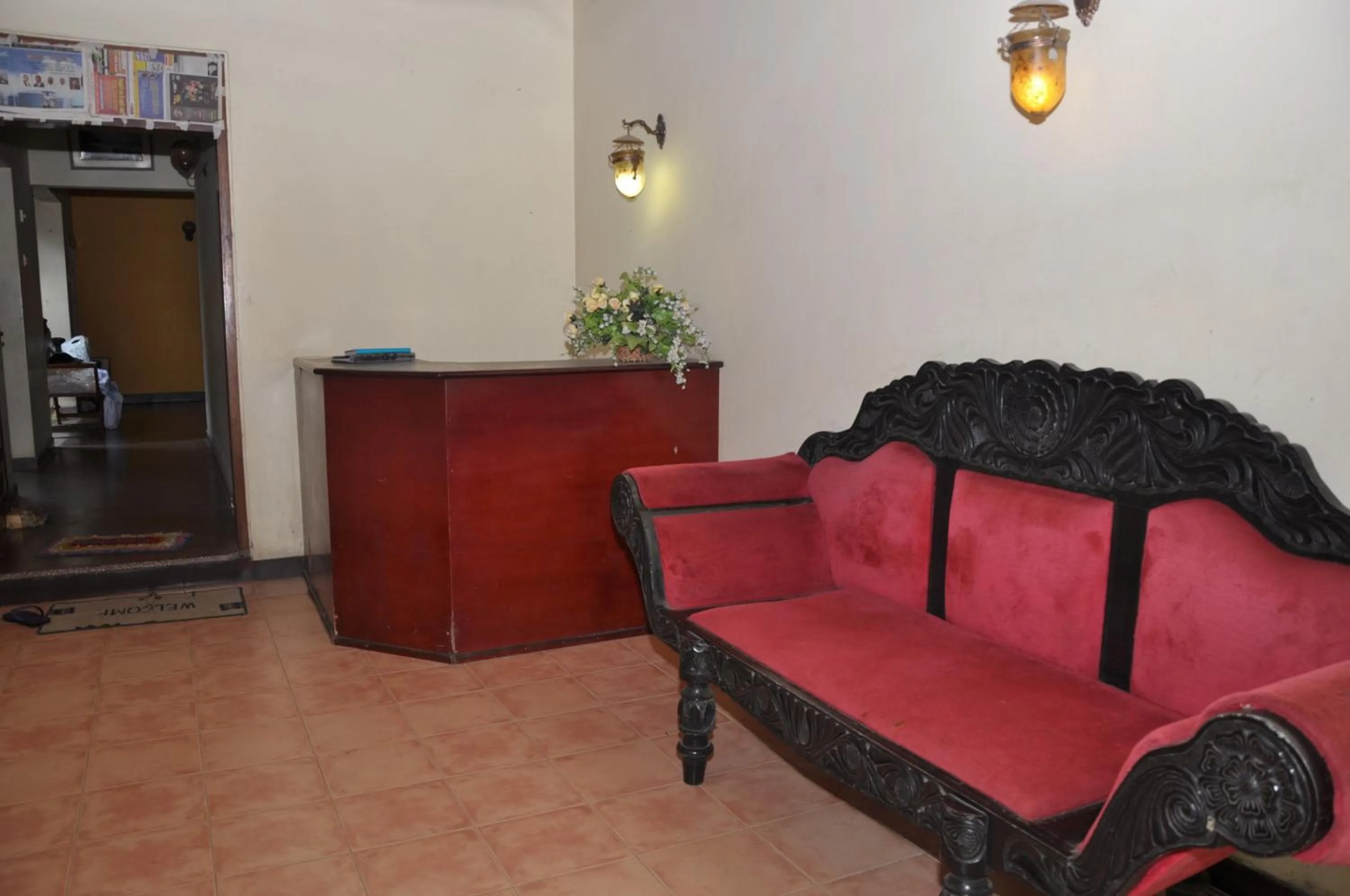 Seating area in Mount Crest Inn Deniyaya