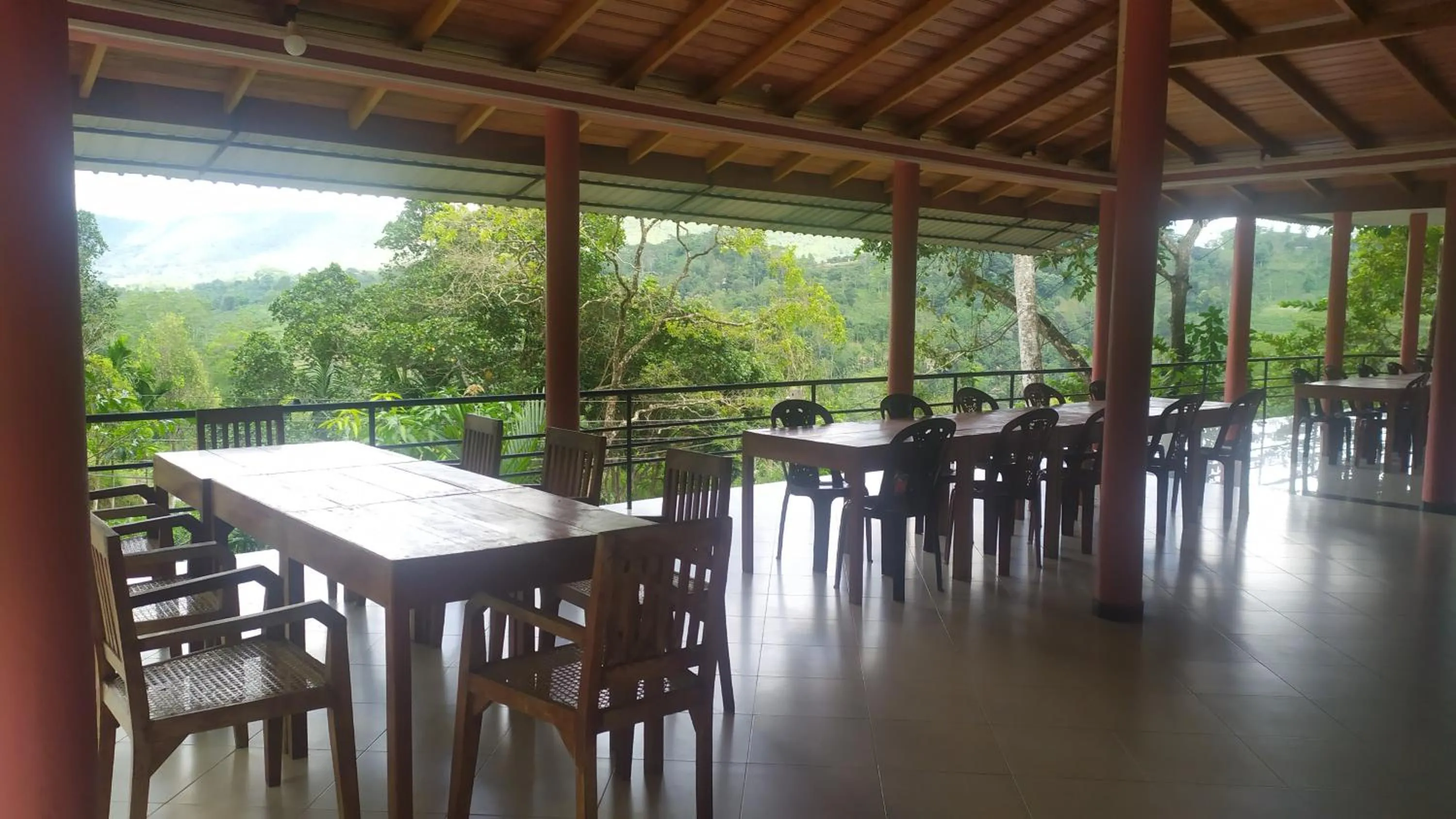 Restaurant/places to eat in Mount Crest Inn Deniyaya