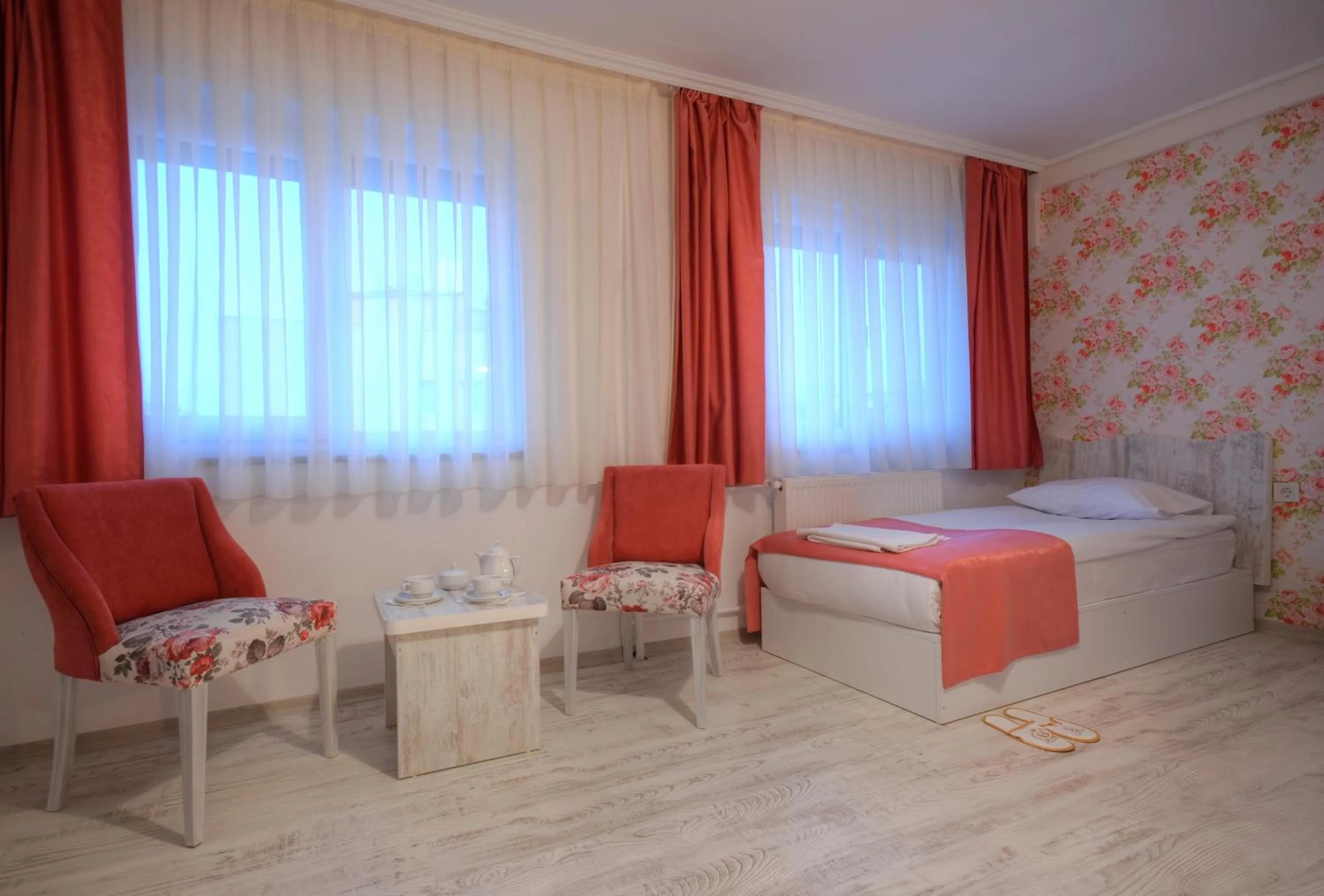 Shower, Bed in Hotel Abro Sezenler