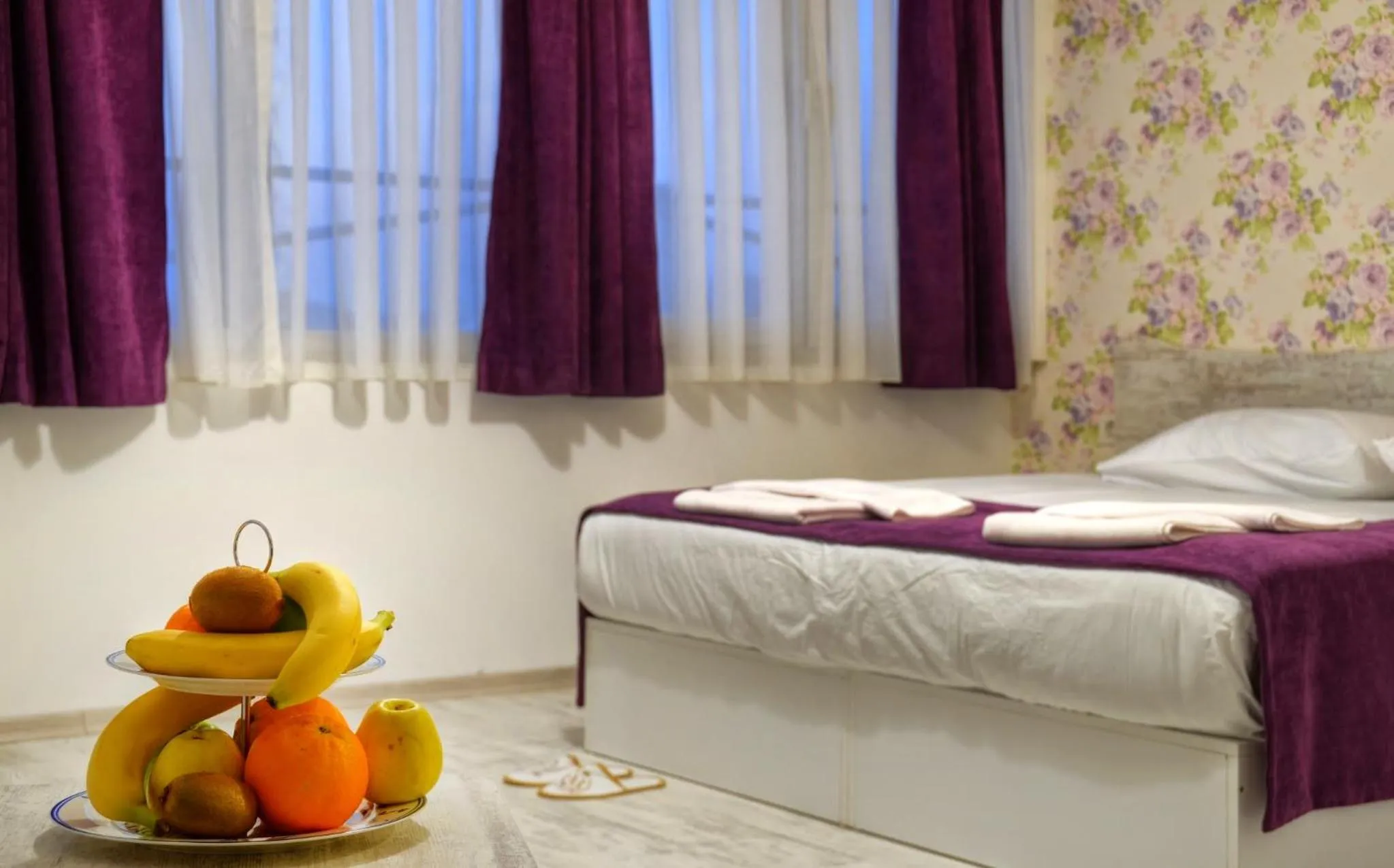 Shower, Bed in Hotel Abro Sezenler