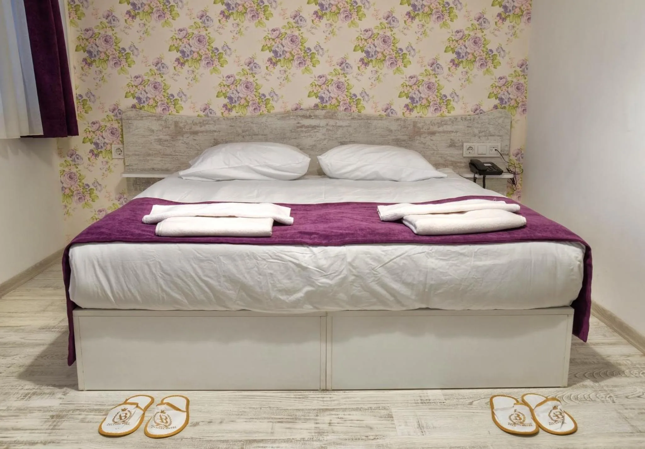 Shower, Bed in Hotel Abro Sezenler