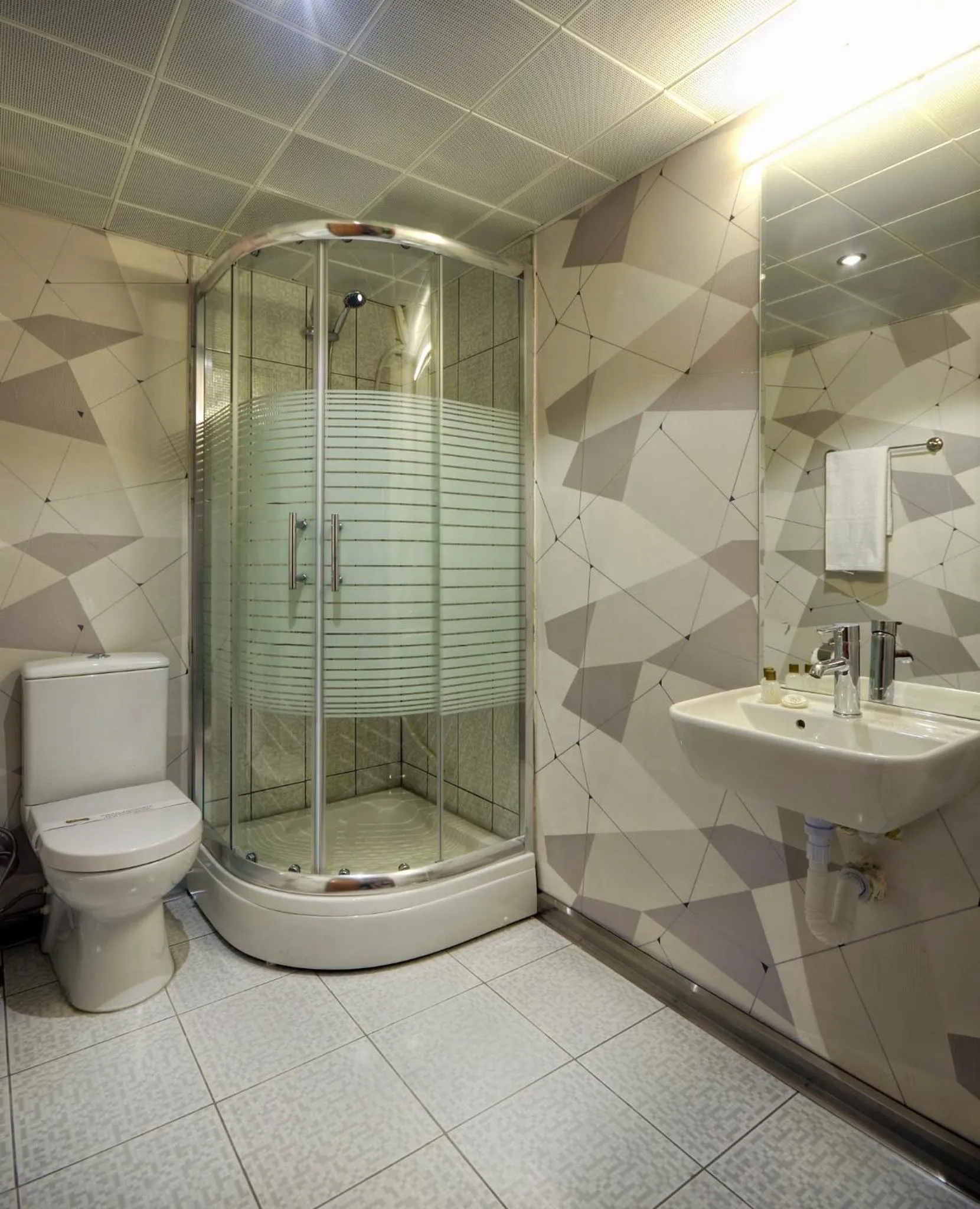 Shower in Hotel Abro Sezenler