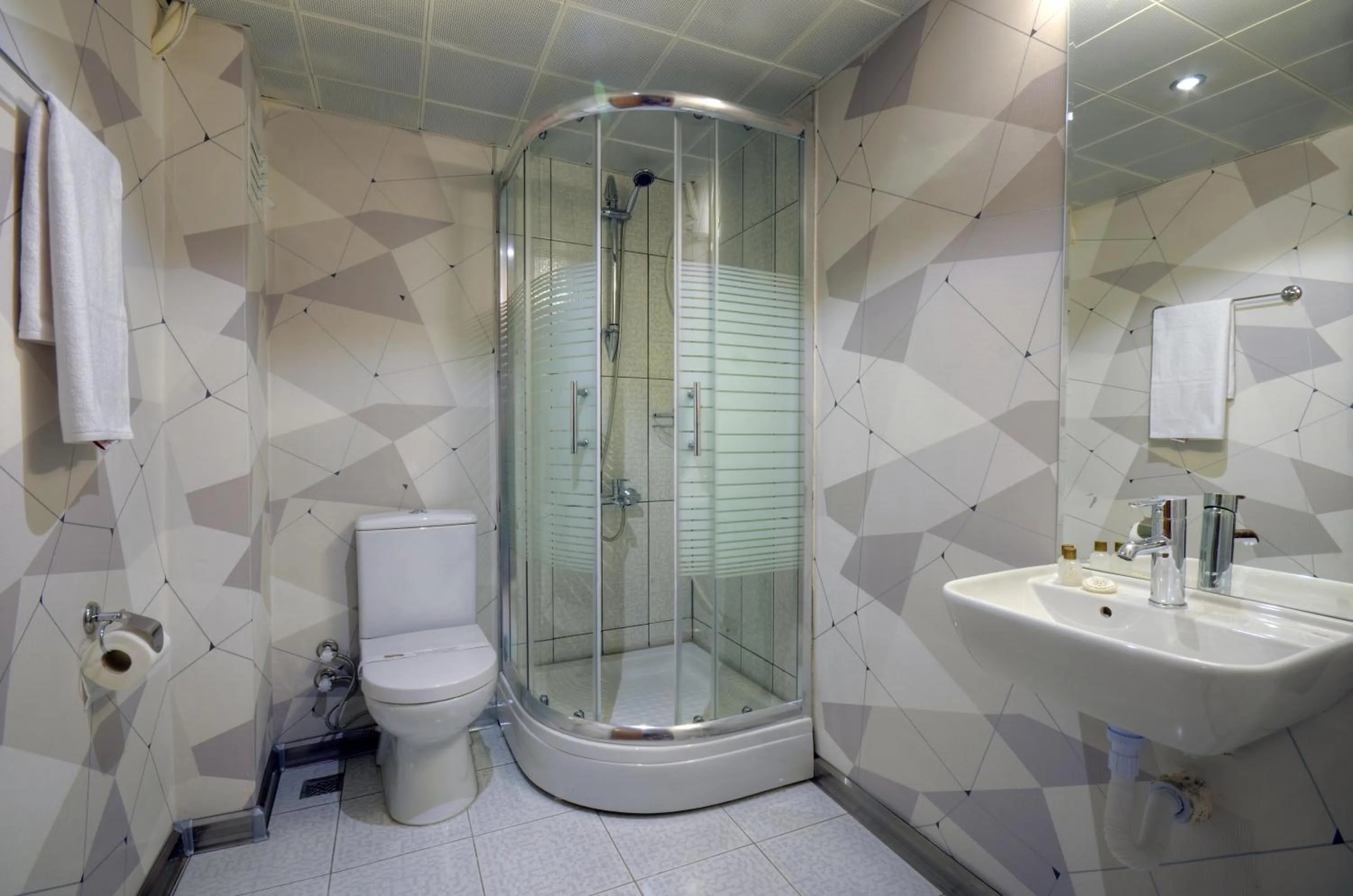 Shower in Hotel Abro Sezenler