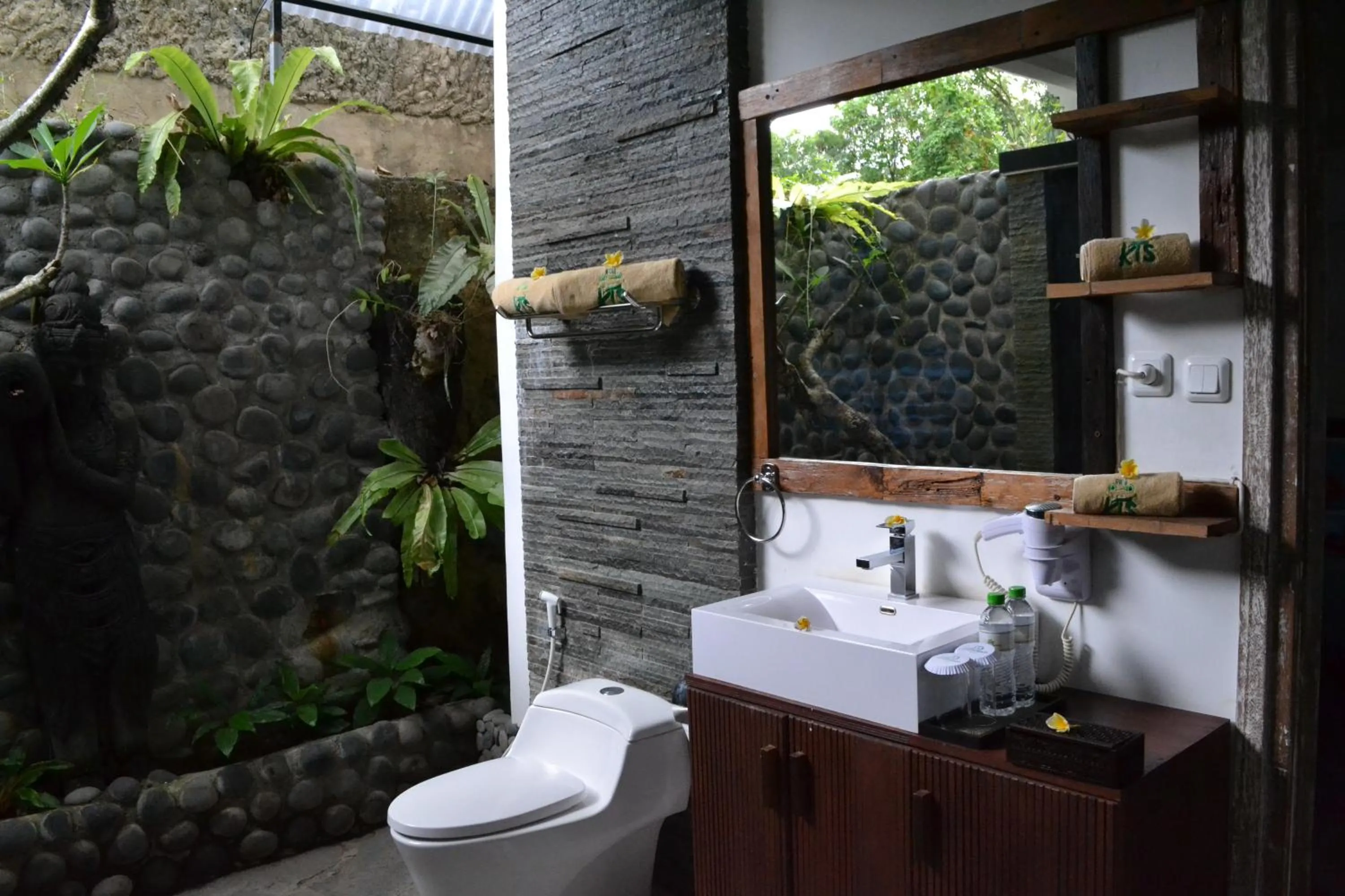 Toilet in KTS Balinese Villas