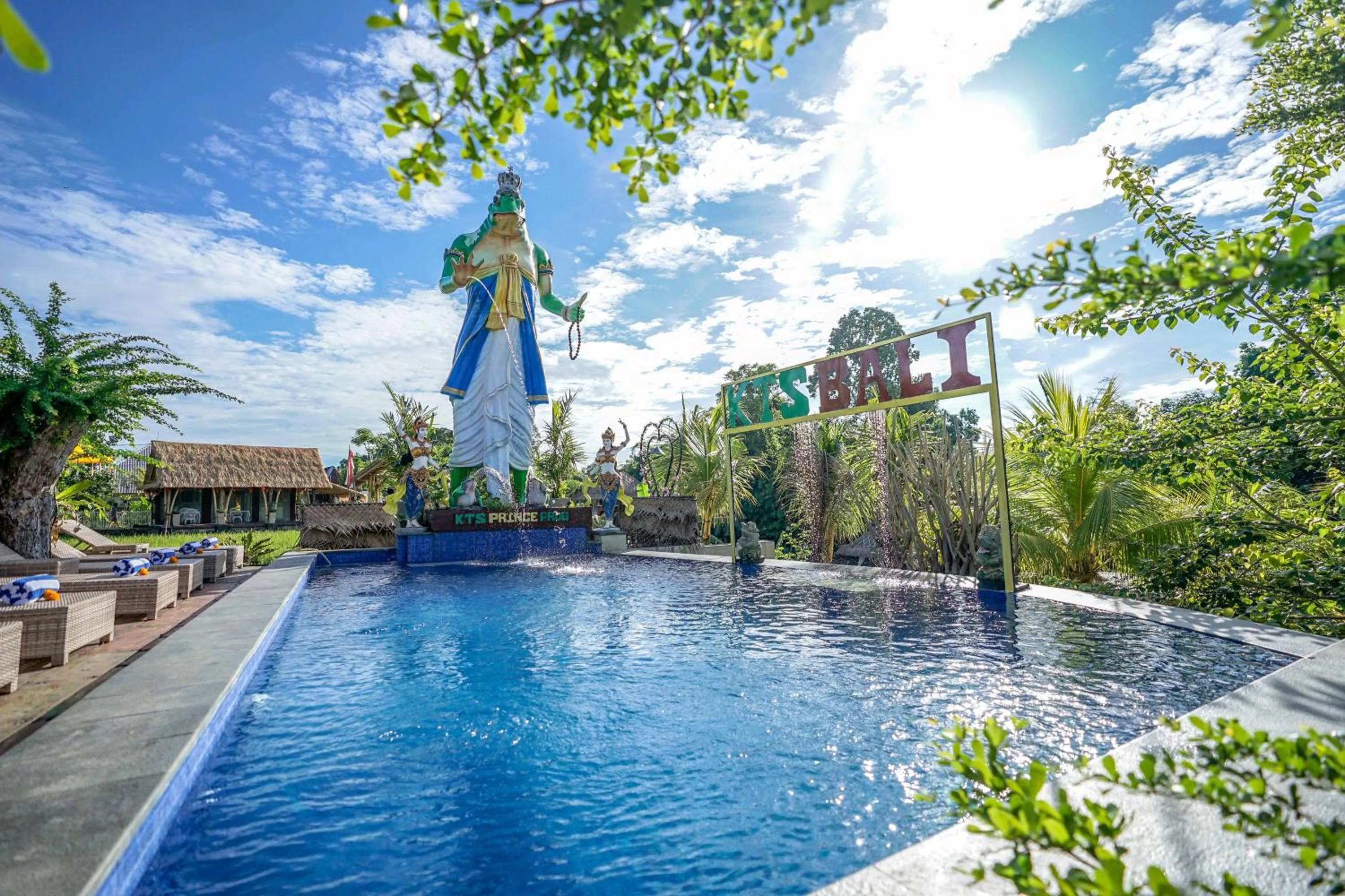 Swimming pool in KTS Balinese Villas