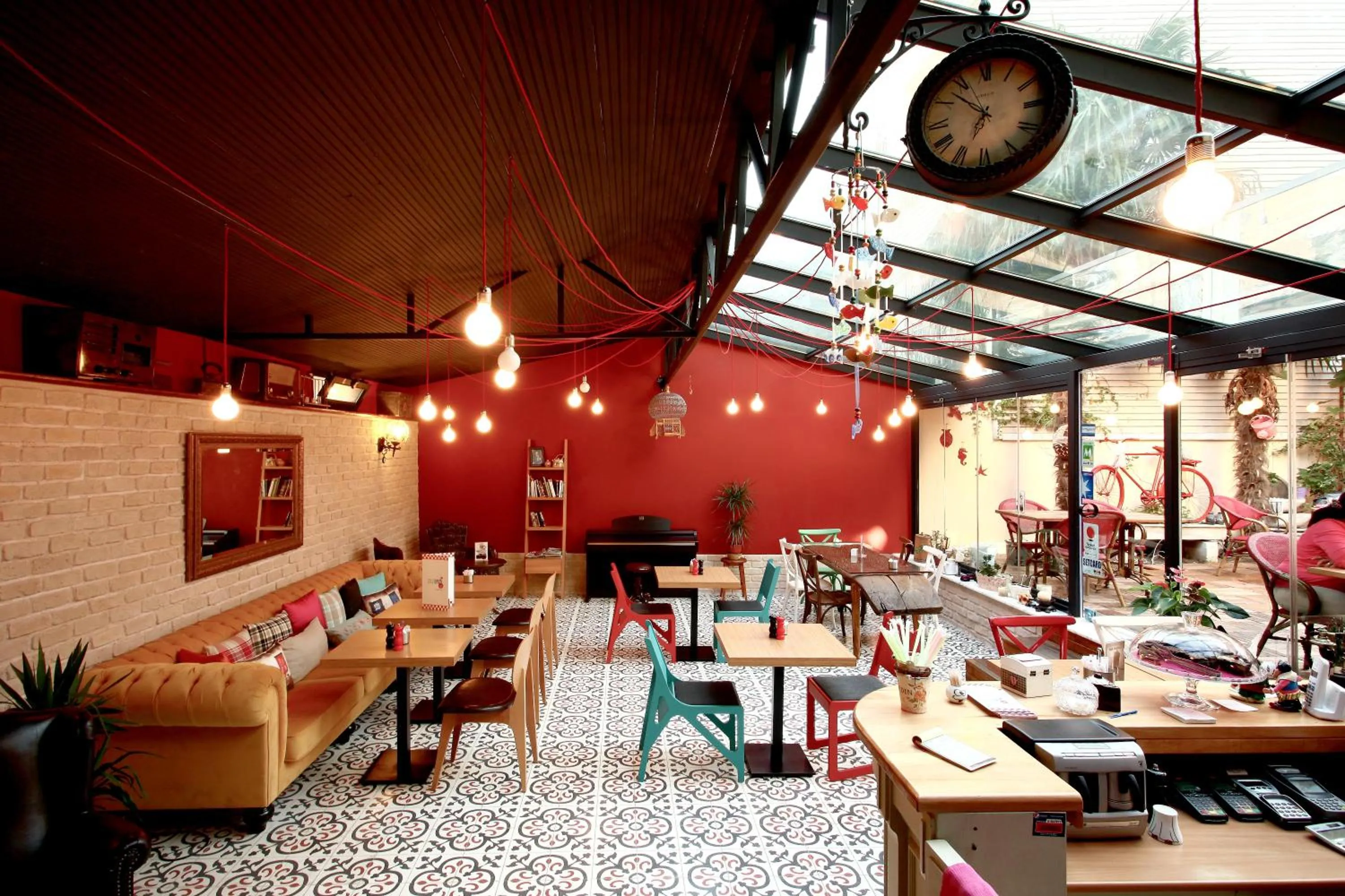 Restaurant/places to eat in Ottoman Suites by Sera House