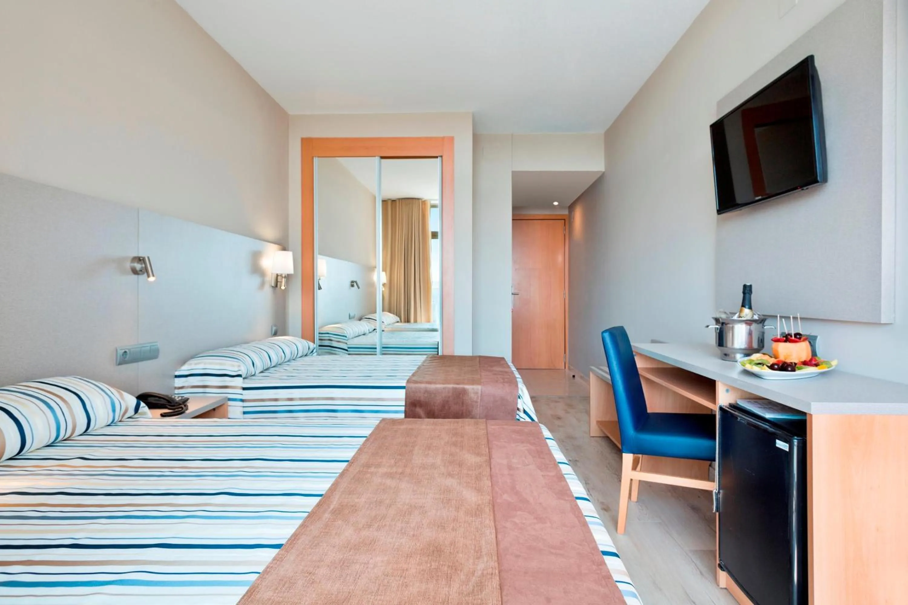 Photo of the whole room, Bed in Hotel Best Cambrils